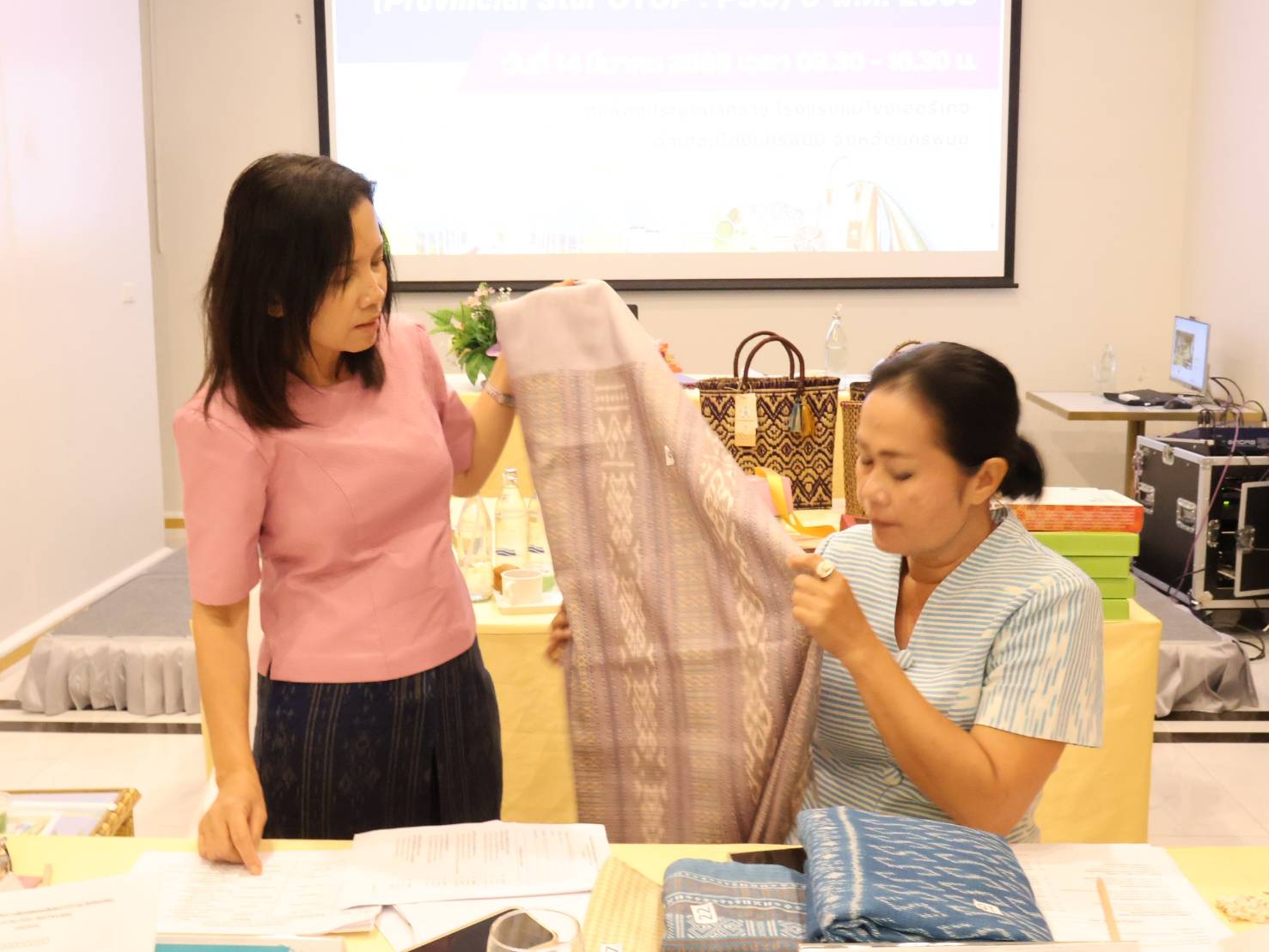 นครพนม เฟ้นหาสุดยอดผลิตภัณฑ์ OTOP เด่น (Provincial Star OTOP : PSO)