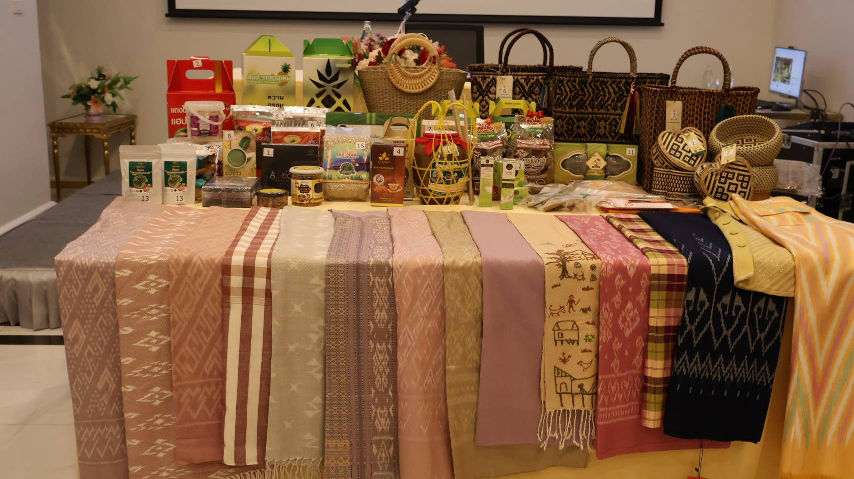 นครพนม เฟ้นหาสุดยอดผลิตภัณฑ์ OTOP เด่น (Provincial Star OTOP : PSO)