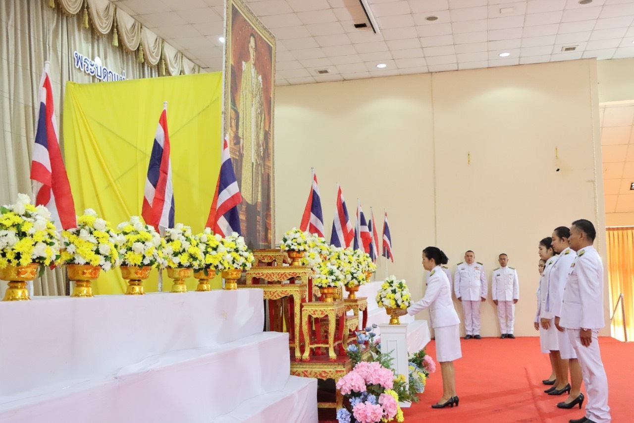 พช.นครพนม ร่วมประกอบพิธีถวายเครื่องราชสักการะพระบิดาแห่งมาตรฐานการช่างไทย เนื่องในวันมาตรฐานฝีมือแรงงานแห่งชาติ