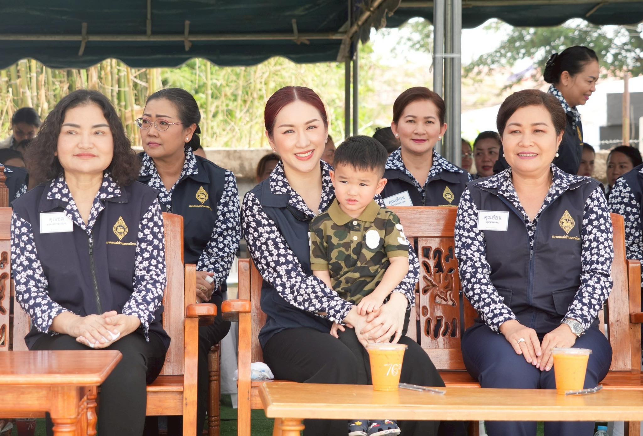 แม่บ้านมหาดไทย 20 จังหวัดภาคตะวันออกเฉียงเหนือ มอบทุนการศึกษาให้แก่เด็กนักเรียน จักรยานขาไถ พร้อมอุปกรณ์เซฟตี้ และอุปกรณ์กีฬาให้แก่ศูนย์พัฒนาเด็กเล็กบ้านดอนนางหงส์