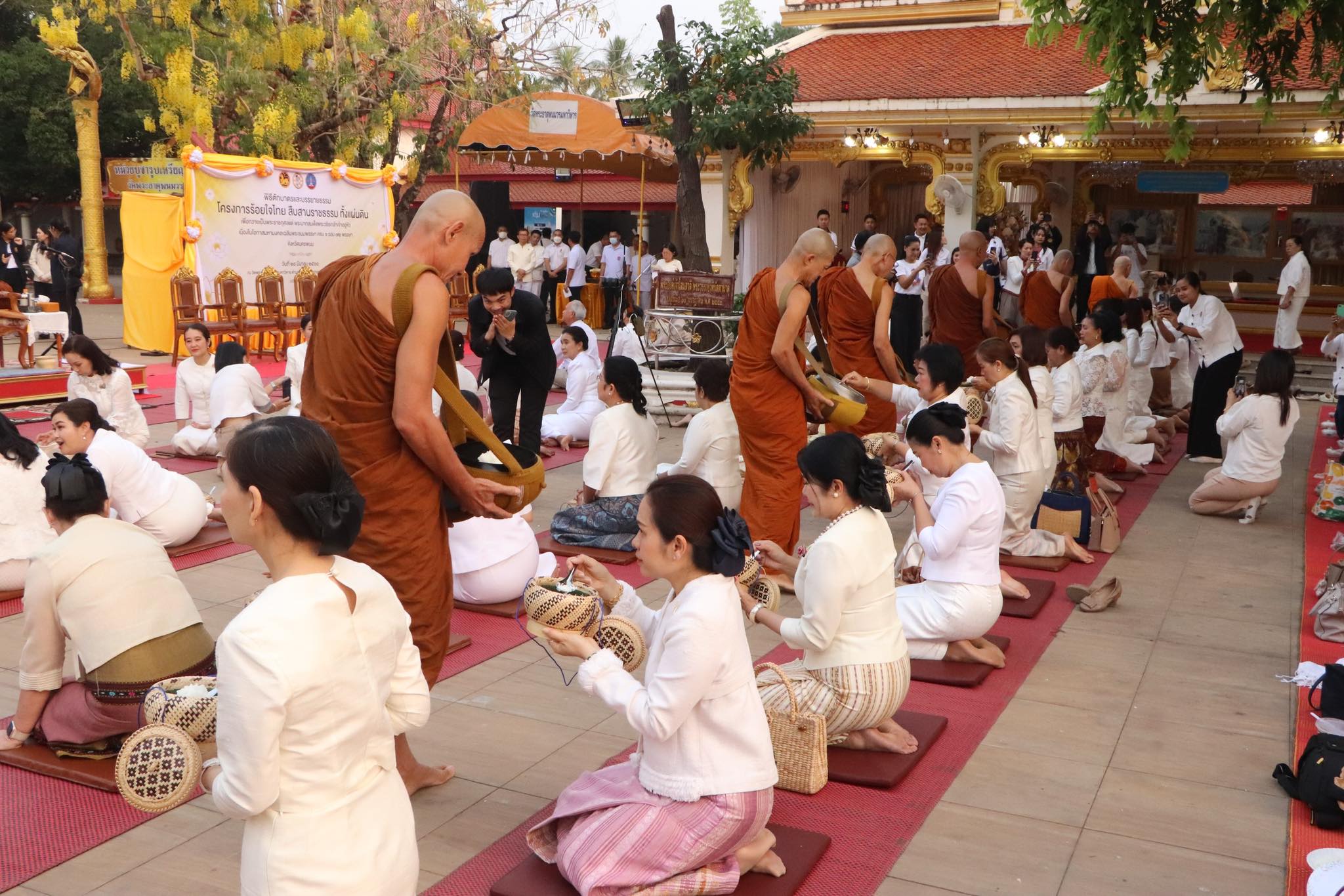 แม่บ้านมหาดไทย 20 จังหวัดภาคตะวันออกเฉียงเหนือ และพุทธศาสนิกชนร่วมสดับตรับฟังธรรม “เจ้าคุณอารยวังโส” ตามโครงการ “ร้อยใจไทยสืบสานราชธรรมทั้งแผ่นดิน” เฉลิมพระเกียรติพระบาทสมเด็จพระเจ้าอยู่หัว เรียนรู้ธรรมผู้นำ “ทำเรื่องใหญ่เป็นเรื่องเล็ก อภัย และปล่อยวาง”