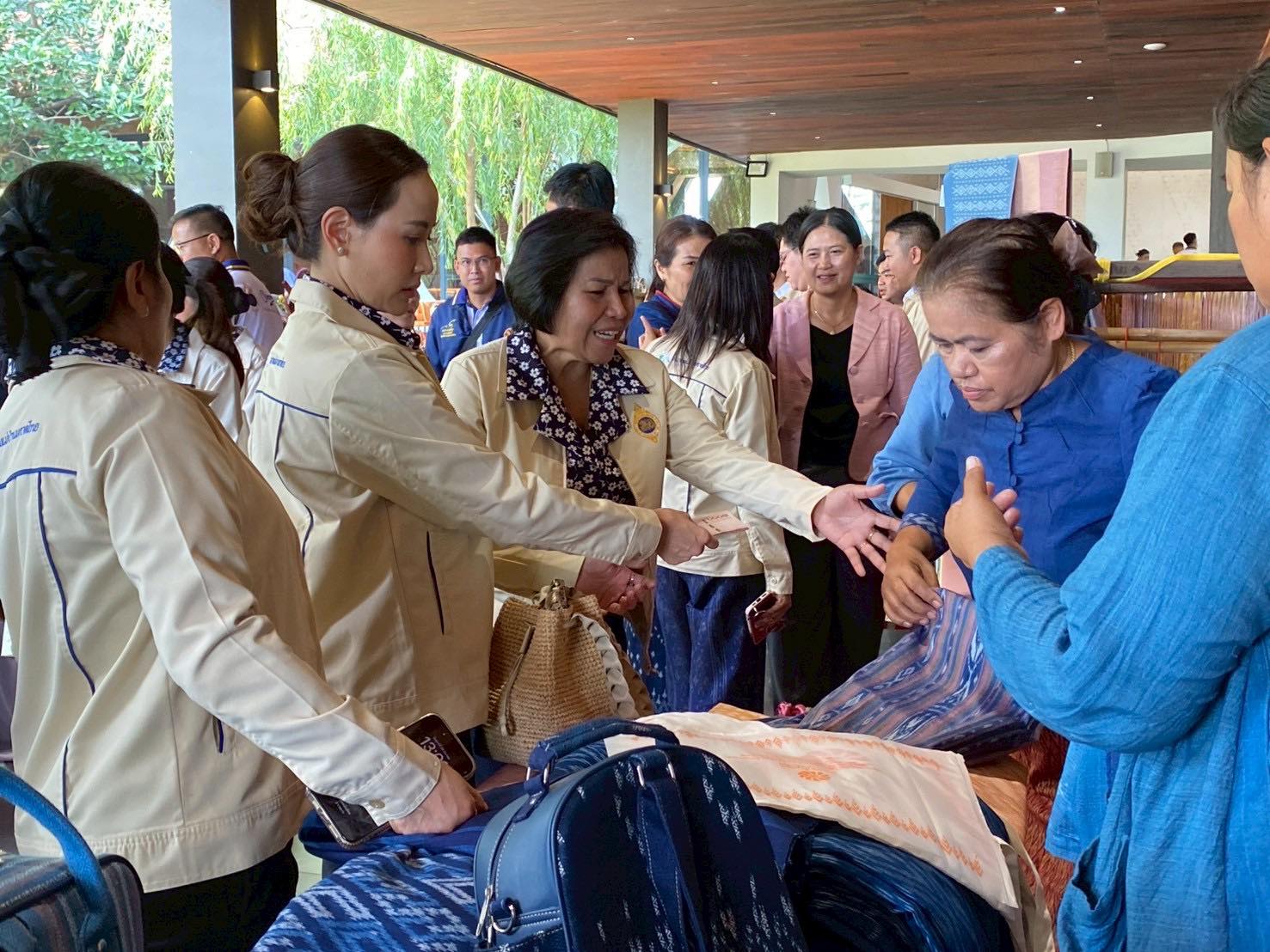 นครพนม จัดแสดงผลิตภัณฑ์ OTOP เด่น จังหวัดนครพนม ในการประชุมแม่บ้านมหาดไทย 20 จังหวัดภาคตะวันออกเฉียงเหนือ