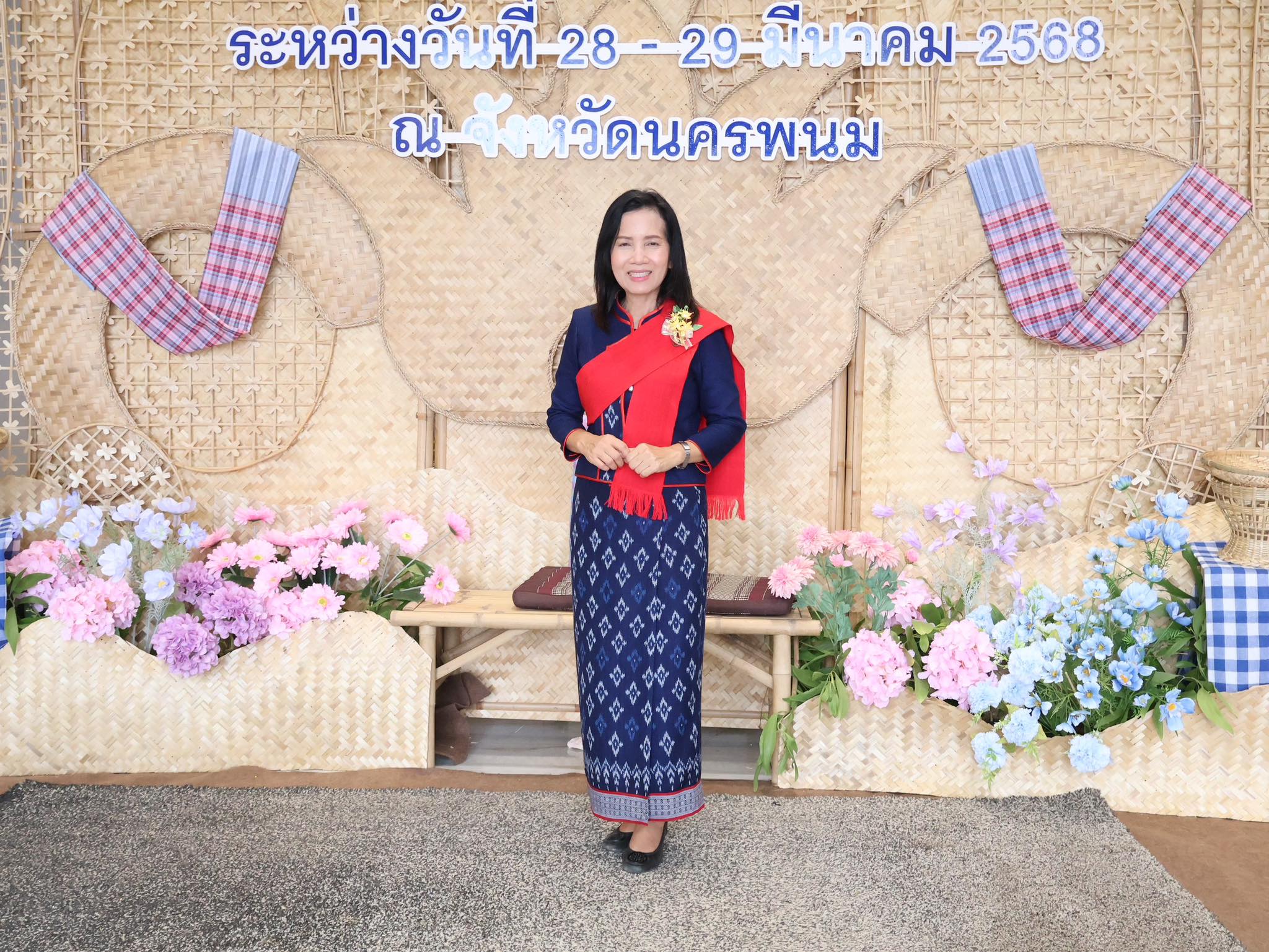 พช.นครพนม ร่วมกับ มหาวิทยาลัยนครพนม จัดเดินแบบแบบผ้าไทย (Fashion Show) “ผ้าไทยใส่ให้สนุก” ในงานประชุมแม่บ้านมหาดไทย 20 จังหวัดภาคตะวันออกเฉียงเหนือ