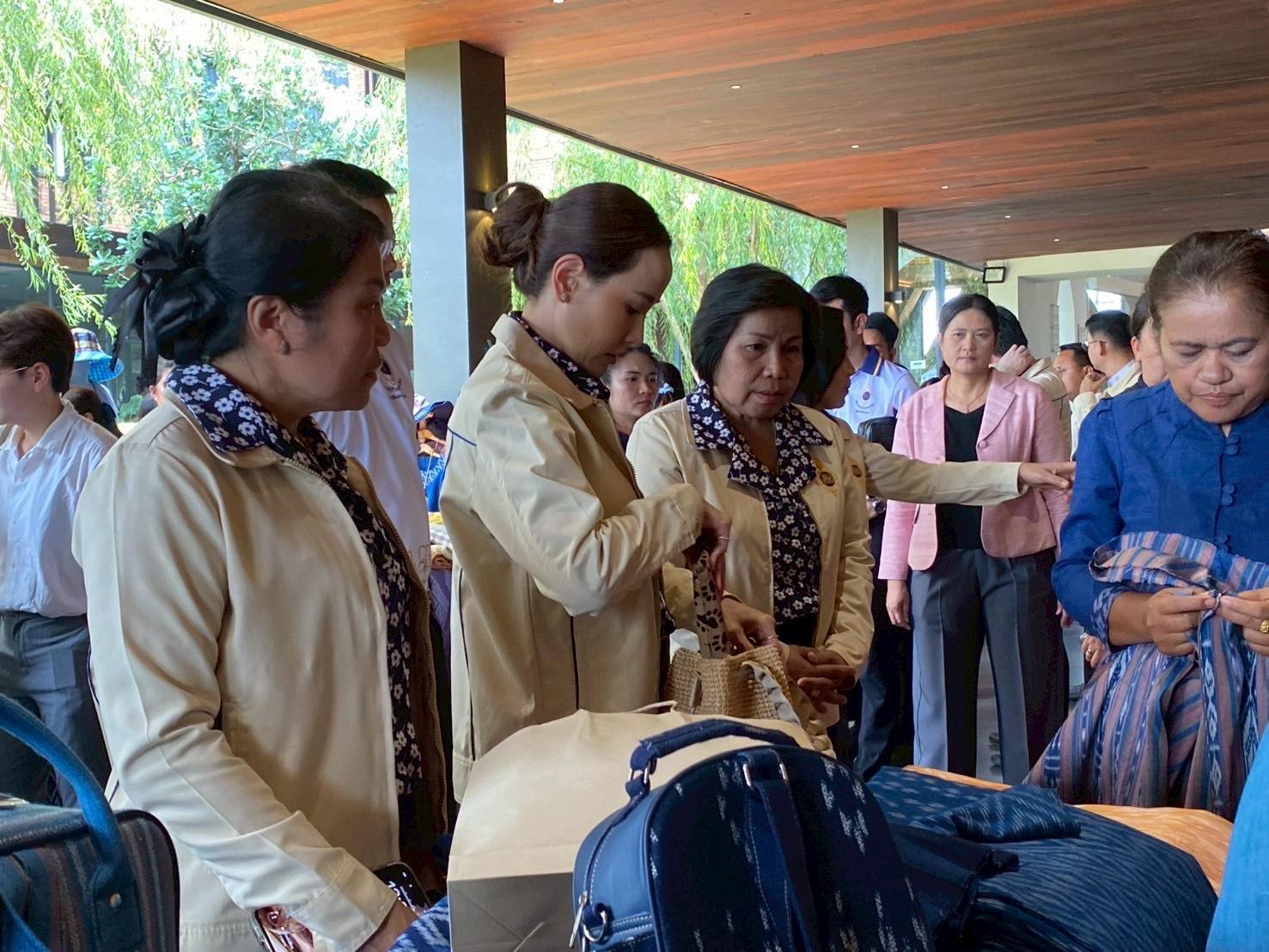 นครพนม จัดแสดงผลิตภัณฑ์ OTOP เด่น จังหวัดนครพนม ในการประชุมแม่บ้านมหาดไทย 20 จังหวัดภาคตะวันออกเฉียงเหนือ