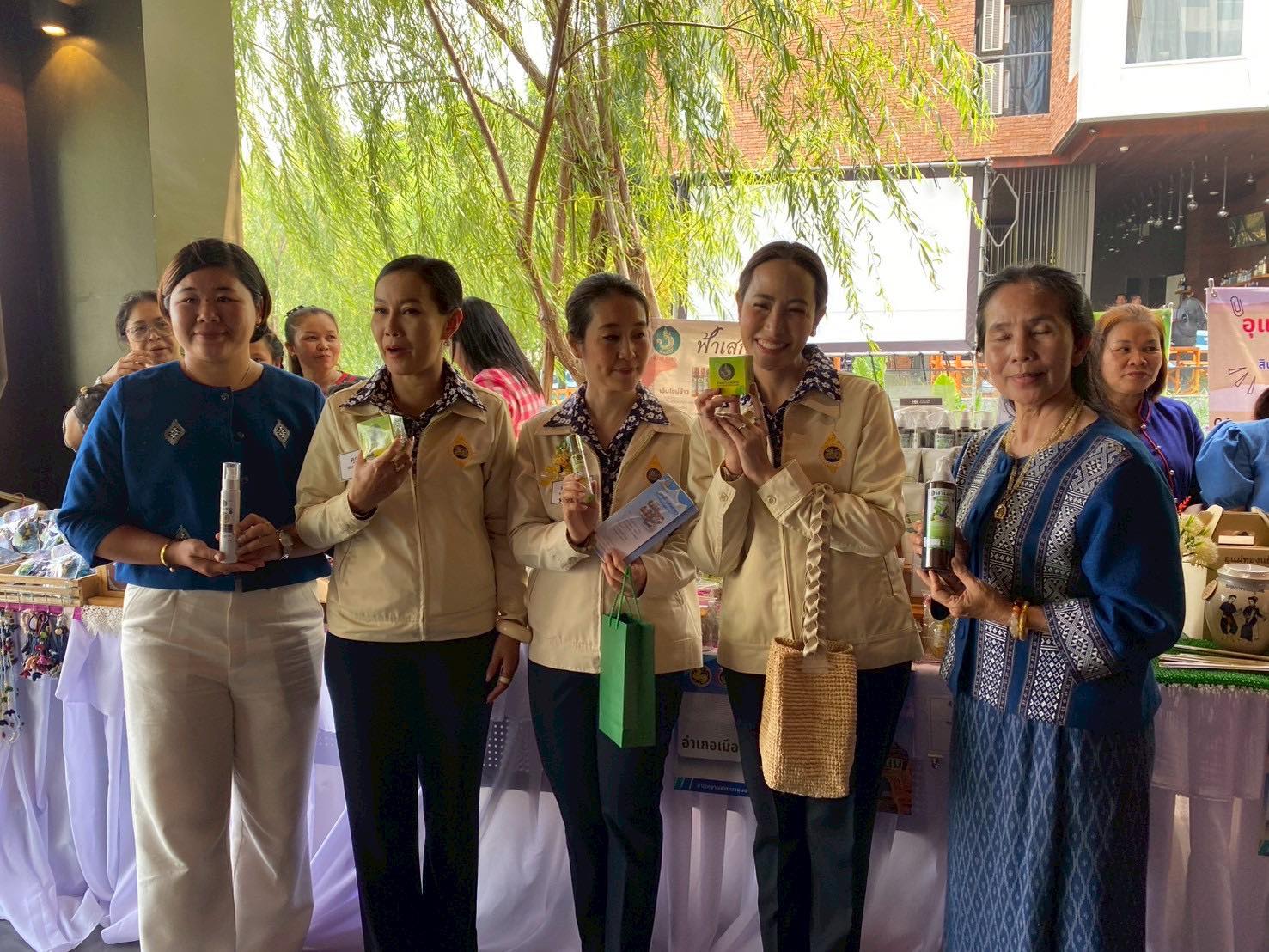 นครพนม จัดแสดงผลิตภัณฑ์ OTOP เด่น จังหวัดนครพนม ในการประชุมแม่บ้านมหาดไทย 20 จังหวัดภาคตะวันออกเฉียงเหนือ