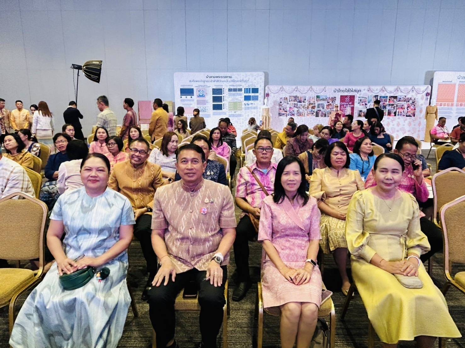 พช.นครพนม ร่วม Coaching ผ้าลายพระราชทาน “ผ้าลายสิริราชพัสตราภรณ์” และงานหัตถกรรมประจำปี 2568