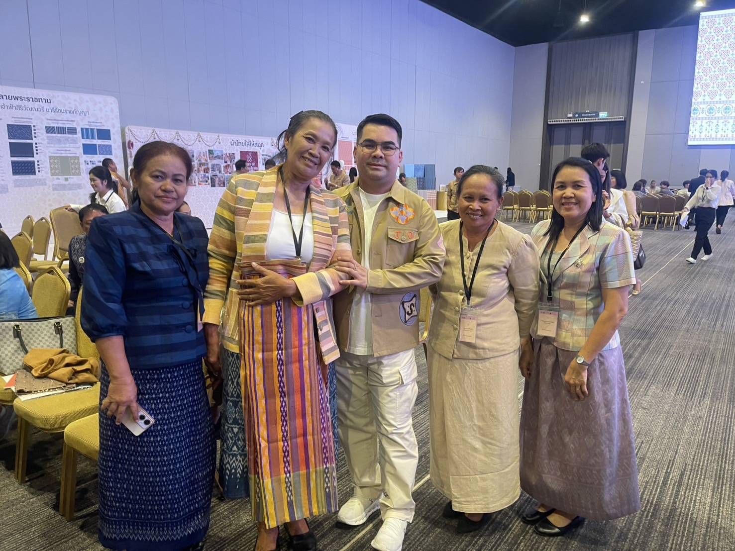 พช.นครพนม ร่วม Coaching ผ้าลายพระราชทาน “ผ้าลายสิริราชพัสตราภรณ์” และงานหัตถกรรมประจำปี 2568