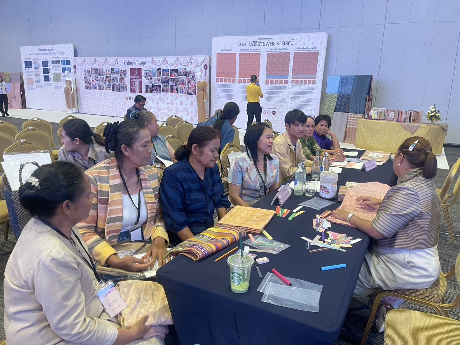 พช.นครพนม ร่วม Coaching ผ้าลายพระราชทาน “ผ้าลายสิริราชพัสตราภรณ์” และงานหัตถกรรมประจำปี 2568