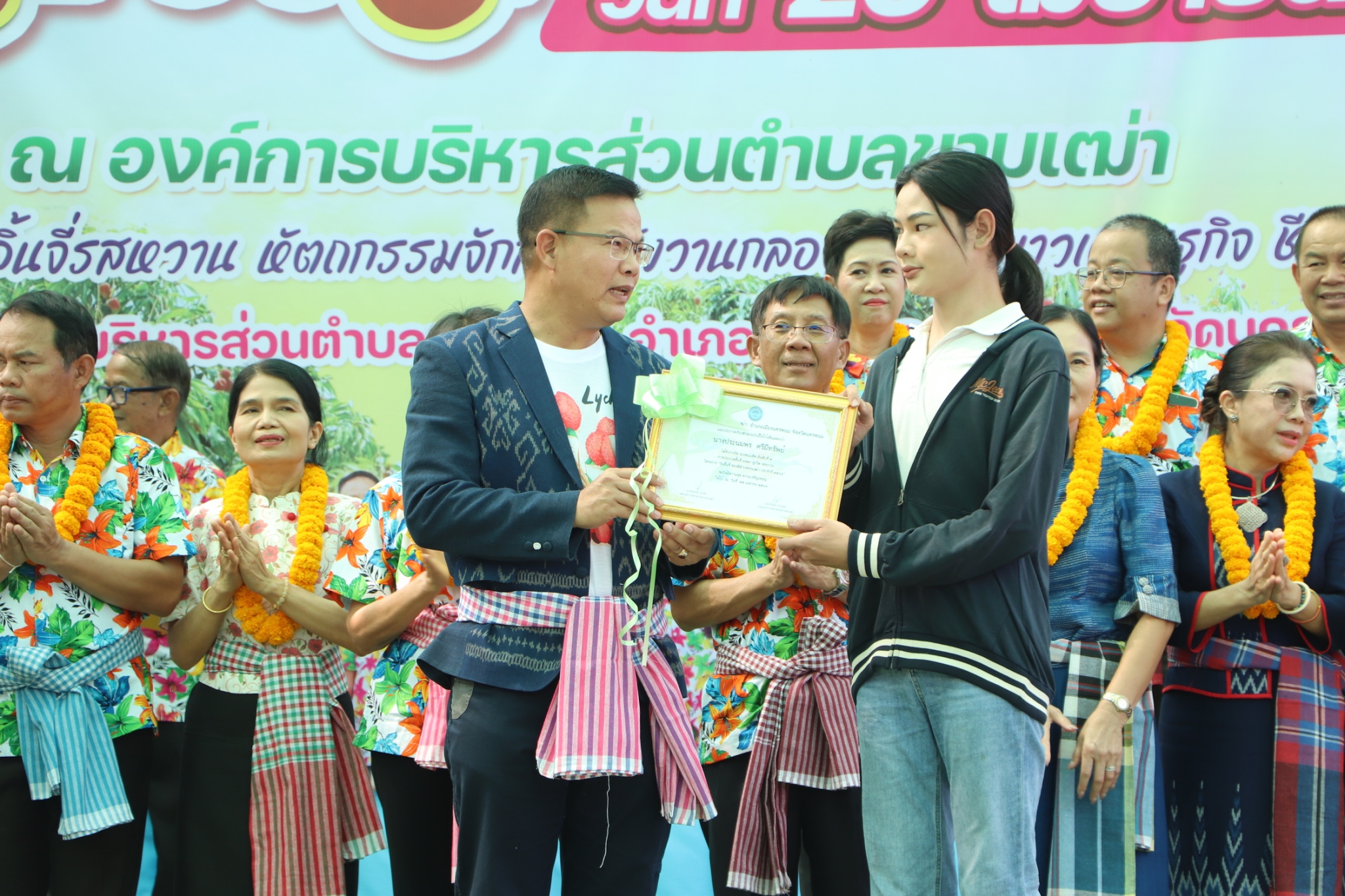 พช.นครพนม ร่วมเปิดงาน “วันลิ้นจี่ของดีตำบลขามเฒ่า” ประจำปี 2568 ดันลิ้นจี่พันธุ์ นพ.1 สินค้า GI สู่ตลาด สร้างรายได้อย่างยั่งยืน