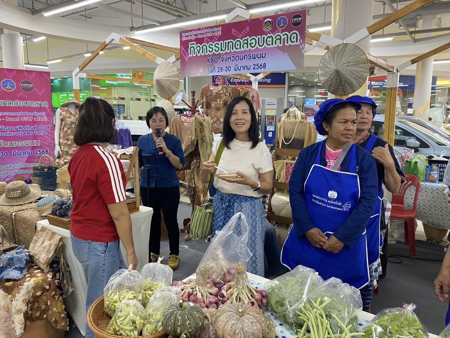 พช.นครพนม จัดกิจกรรมทดสอบตลาดโครงการส่งเสริมกระบวนการเครือข่ายองค์ความรู้(Khowledge – Based OTOP : KBO)