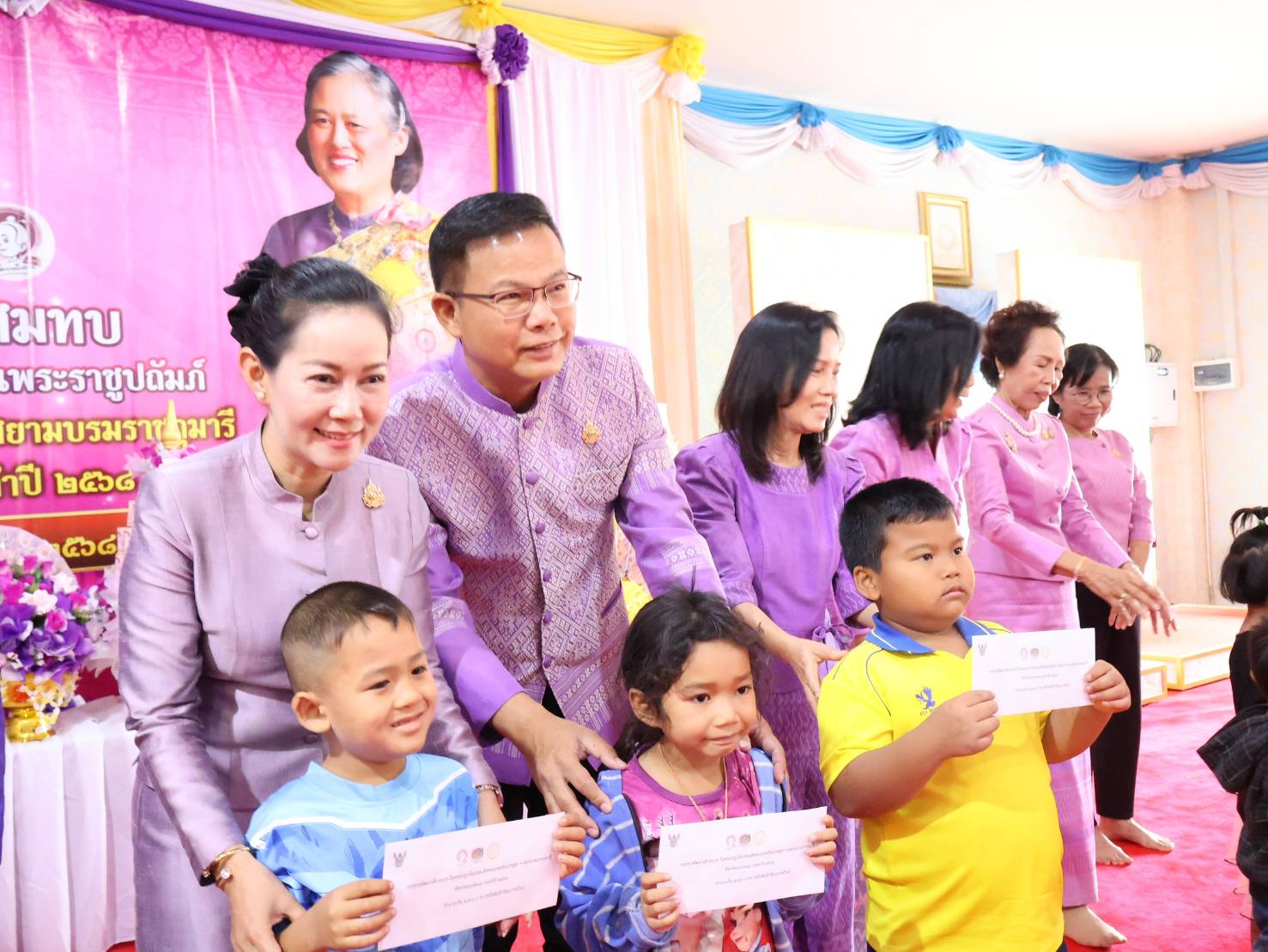 นครพนม ทอดผ้าป่าสมทบกองทุนพัฒนาเด็กชนบท ในพระราชูปถัมภ์ สมเด็จพระเทพรัตนราชสุดา ฯ สยามบรมราชกุมารี จังหวัดนครพนม ประจำปี พ.ศ. 2568