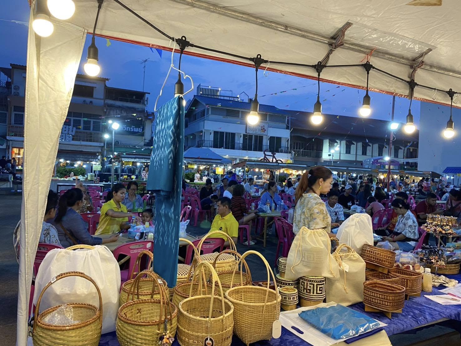 พช.นครพนม ติดตามสนับสนุนกิจกรรมทดสอบตลาดตามโครงการพัฒนาผลิตภัณฑ์ OTOP กลุ่ม QD ให้มีคุณภาพ