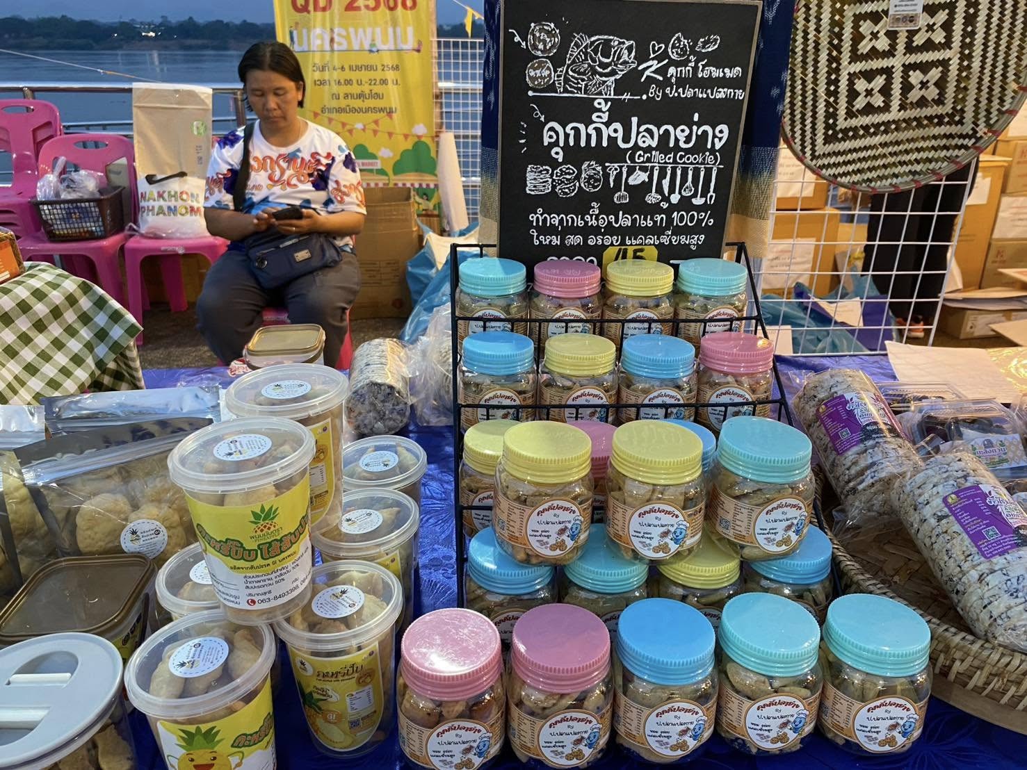 พช.นครพนม ติดตามสนับสนุนกิจกรรมทดสอบตลาดตามโครงการพัฒนาผลิตภัณฑ์ OTOP กลุ่ม QD ให้มีคุณภาพ