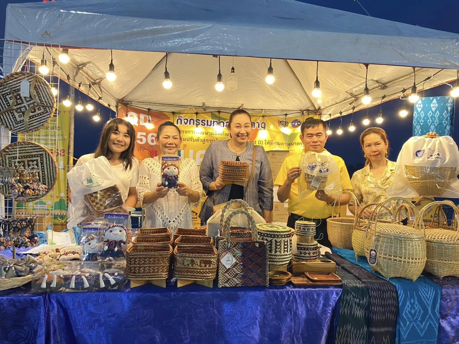 พช.นครพนม ติดตามสนับสนุนกิจกรรมทดสอบตลาดตามโครงการพัฒนาผลิตภัณฑ์ OTOP กลุ่ม QD ให้มีคุณภาพ
