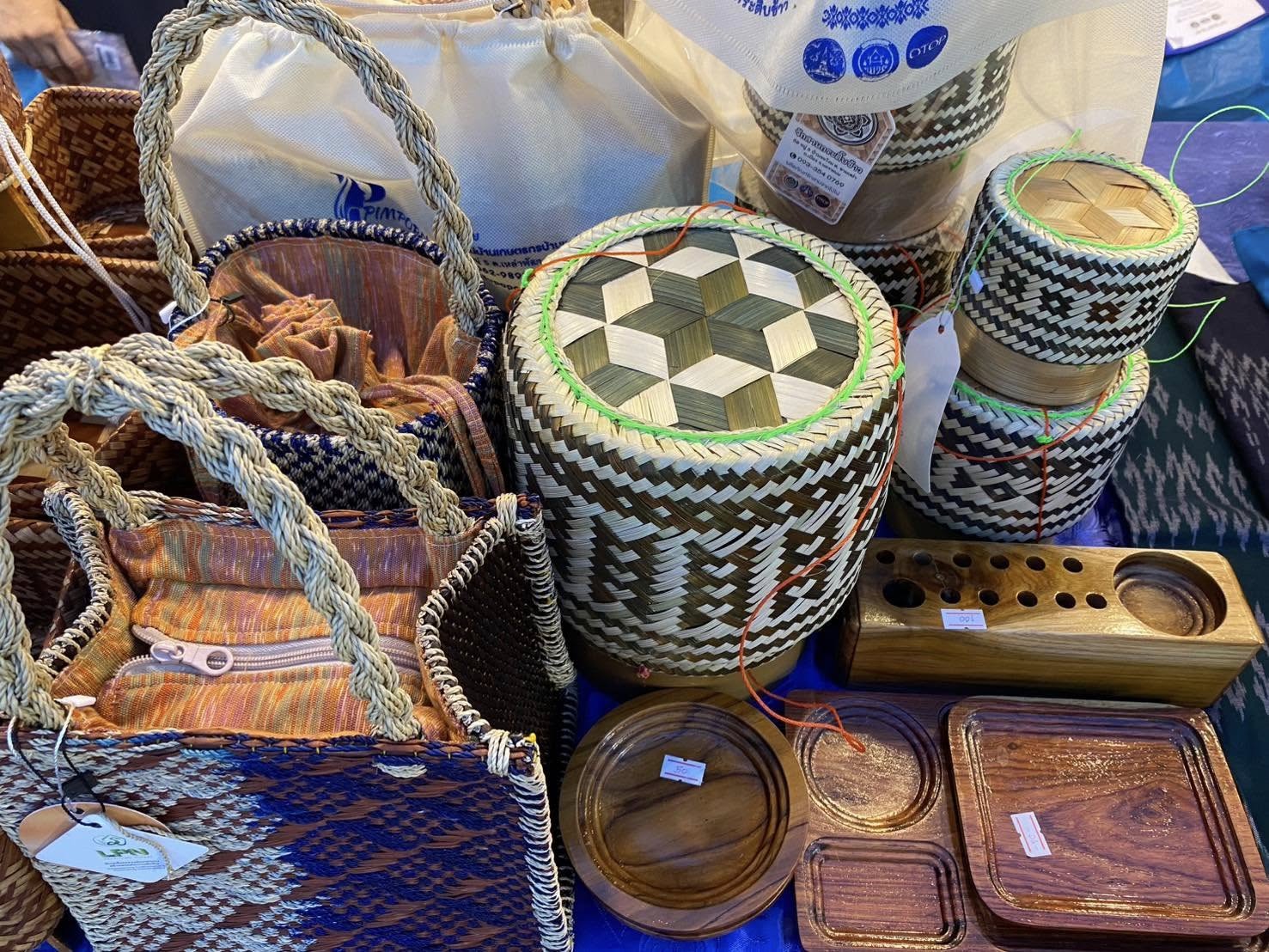 พช.นครพนม ติดตามสนับสนุนกิจกรรมทดสอบตลาดตามโครงการพัฒนาผลิตภัณฑ์ OTOP กลุ่ม QD ให้มีคุณภาพ