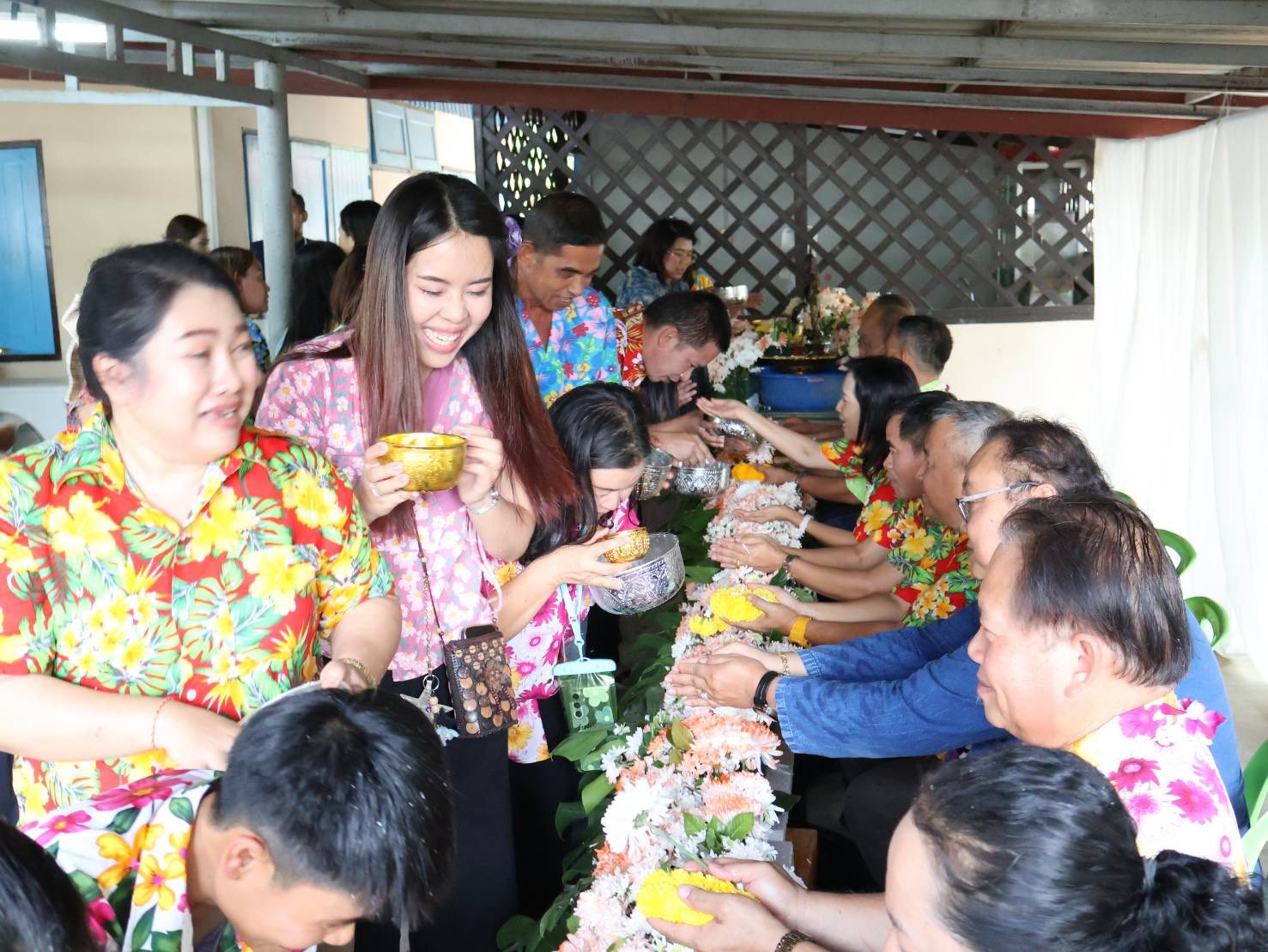 พช.นครพนม จัดกิจกรรม “สืบสาน สงกรานต์ ตำนานพัฒนาชุมชน คนนครพนม”