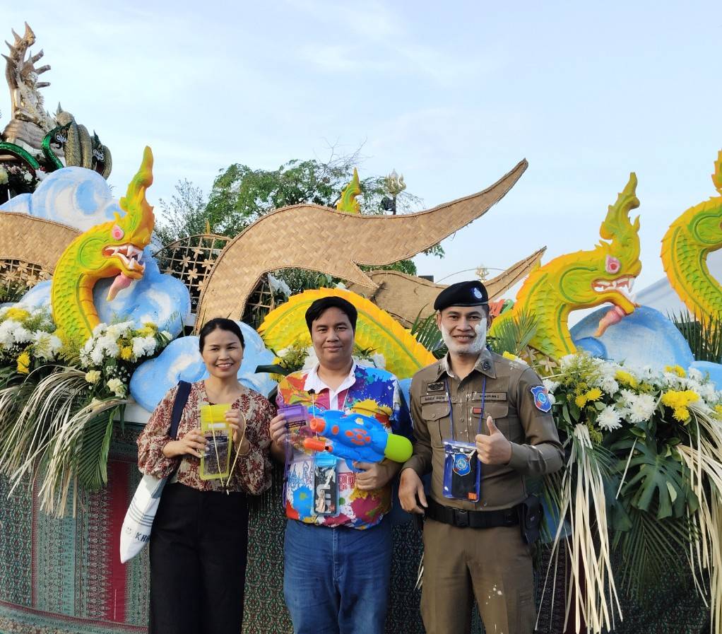 พช.นครพนม ร่วมเปิดงาน “สาดสนุก สุขที่ถนนข้าวปุ้น” รับสงกรานต์คึกคัก ปลุกสีสันท่องเที่ยวริมโขง