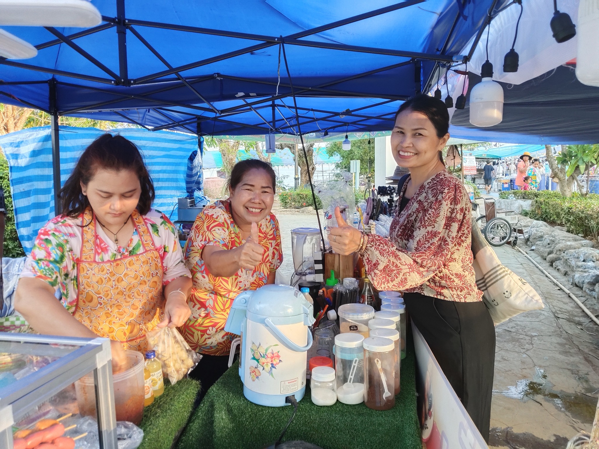 พช.นครพนม ร่วมเปิดงาน “สาดสนุก สุขที่ถนนข้าวปุ้น” รับสงกรานต์คึกคัก ปลุกสีสันท่องเที่ยวริมโขง