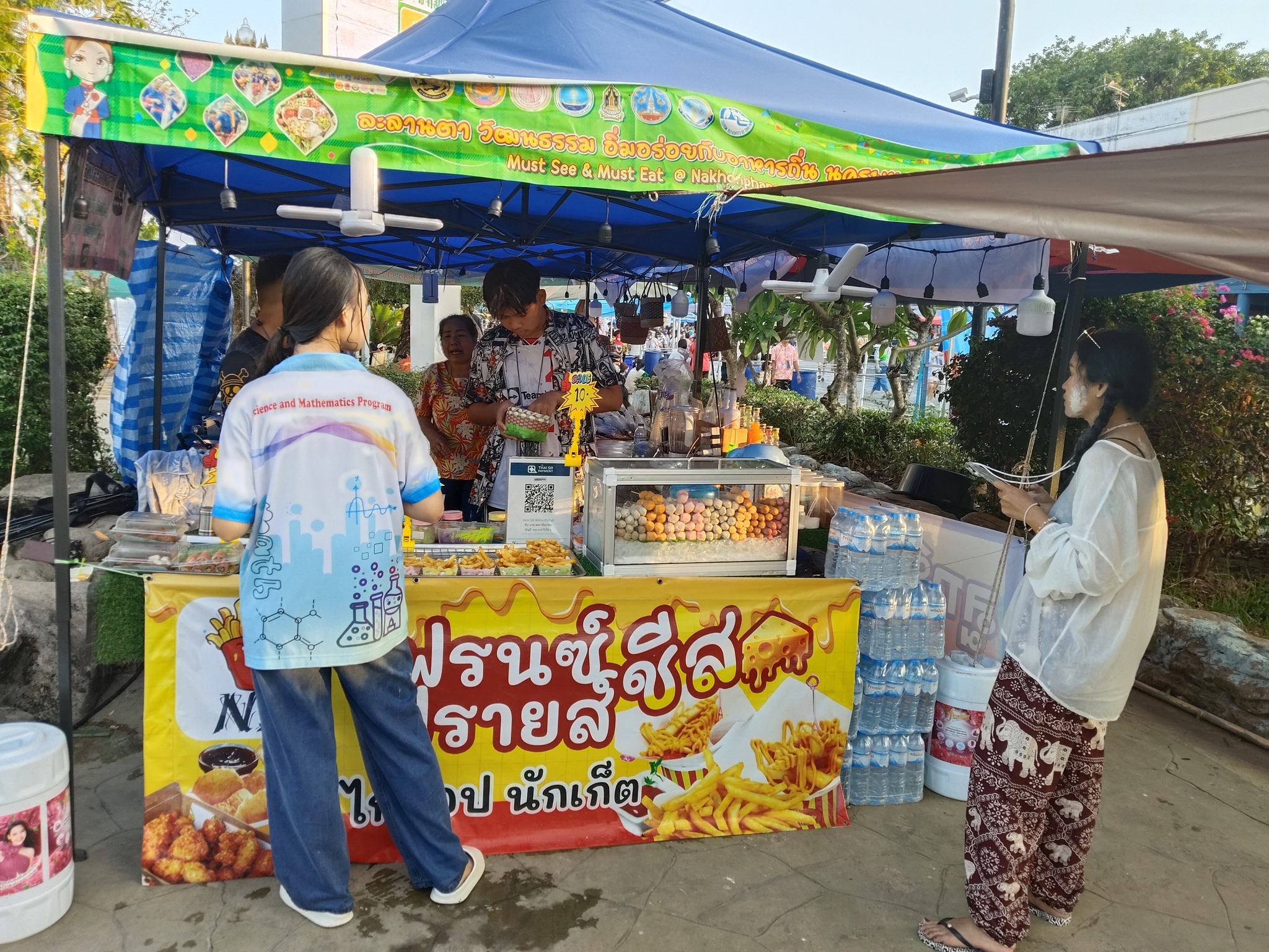 พช.นครพนม ร่วมเปิดงาน “สาดสนุก สุขที่ถนนข้าวปุ้น” รับสงกรานต์คึกคัก ปลุกสีสันท่องเที่ยวริมโขง