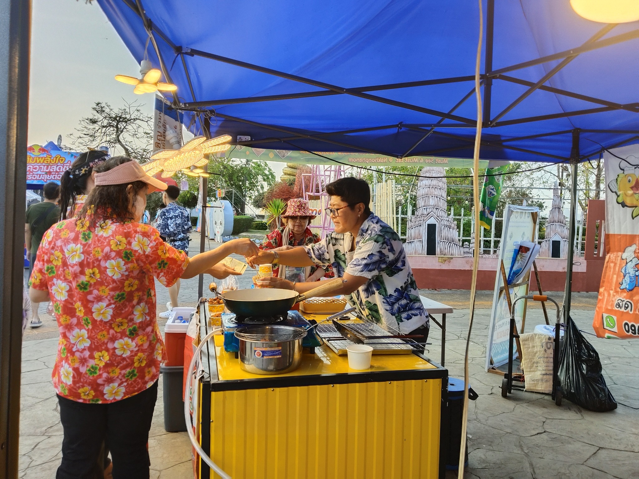 พช.นครพนม ร่วมเปิดงาน “สาดสนุก สุขที่ถนนข้าวปุ้น” รับสงกรานต์คึกคัก ปลุกสีสันท่องเที่ยวริมโขง