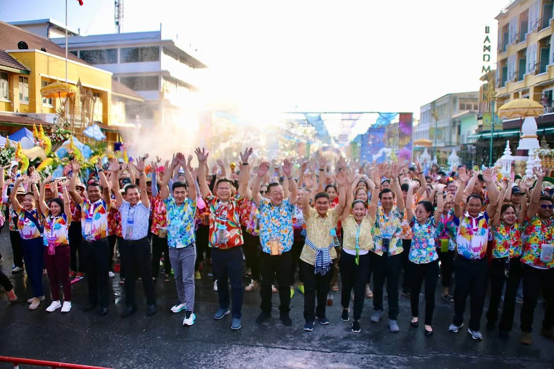 พช.นครพนม ร่วมเปิดงาน “สาดสนุก สุขที่ถนนข้าวปุ้น” รับสงกรานต์คึกคัก ปลุกสีสันท่องเที่ยวริมโขง