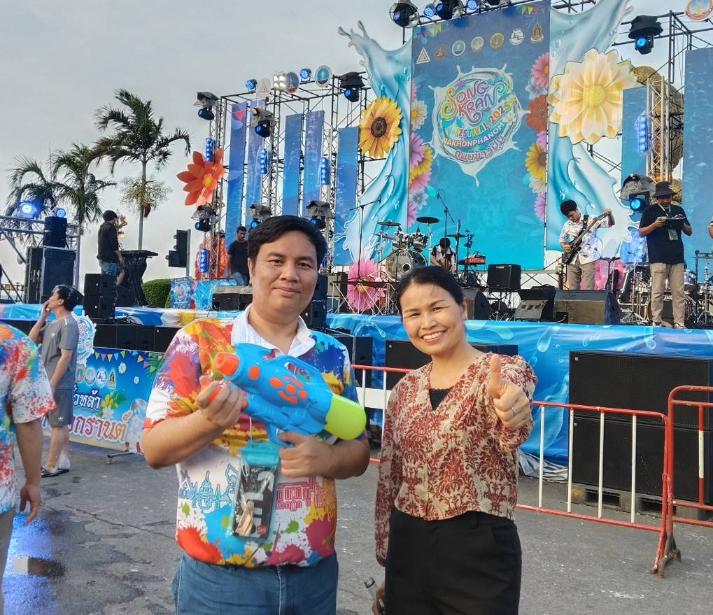 พช.นครพนม ร่วมเปิดงาน “สาดสนุก สุขที่ถนนข้าวปุ้น” รับสงกรานต์คึกคัก ปลุกสีสันท่องเที่ยวริมโขง