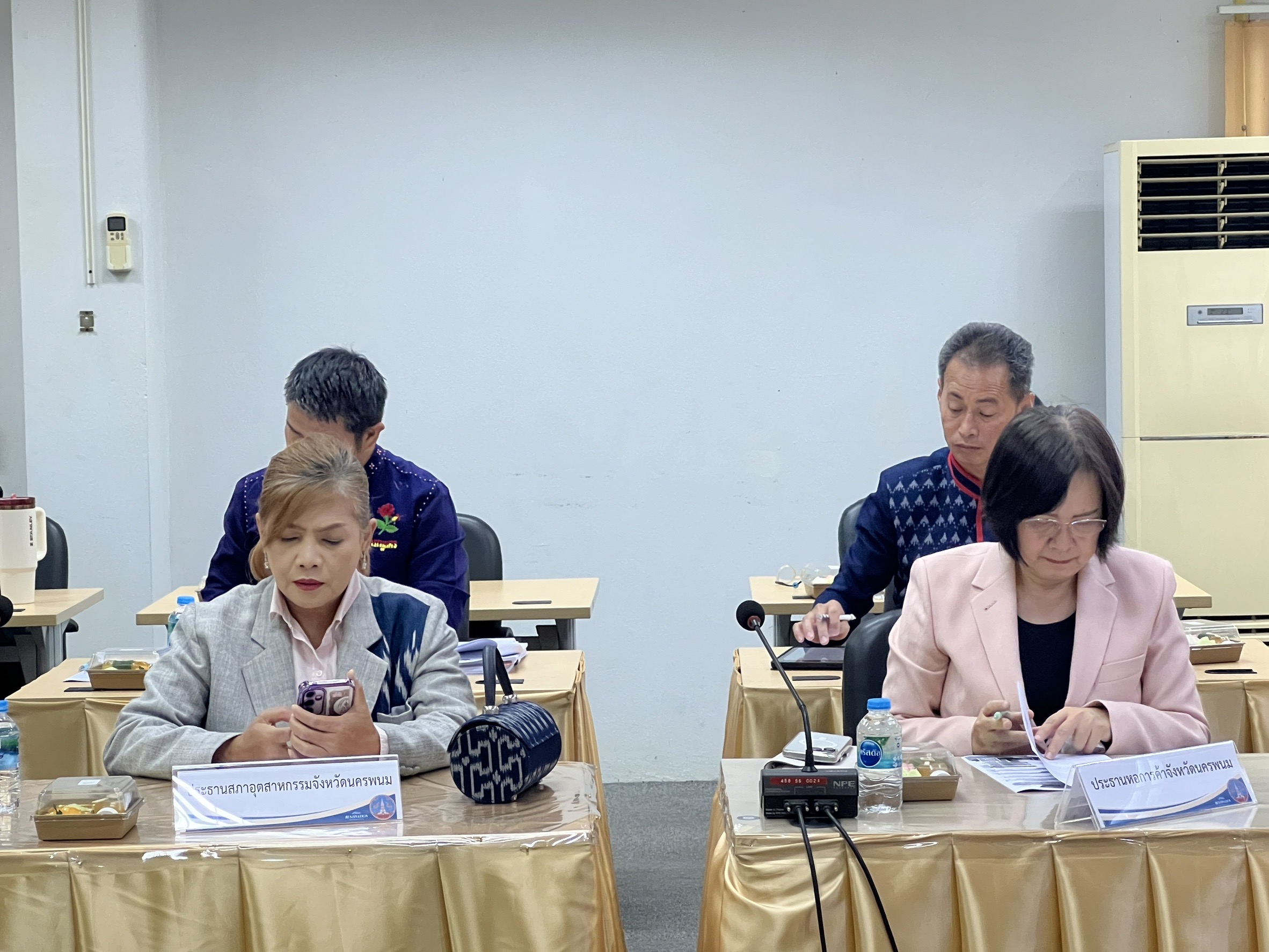 พช.นครพนม: ประชุมคณะกรรมการร่วมภาครัฐและเอกชนเพื่อแก้ไขปัญหาทางเศรษฐกิจจังหวัดนครพนม