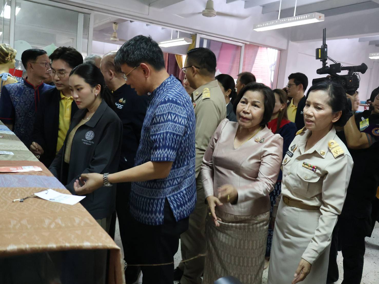 อธิบดี พช. ต้อนรับนายกรัฐมนตรี พร้อมคณะเยี่ยมชมศูนย์หัตถกรรม ‘นาหว้าโมเดล’ ตามแนวพระราชดำริ สมเด็จพระเจ้าลูกเธอ เจ้าฟ้าสิริวัณณวรี นารีรัตนราชกัญญา สานพระราชปณิธานพระพันปีหลวง