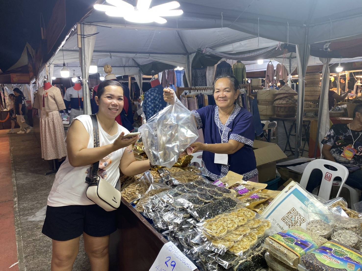สายมูห้ามพลาด‼️ พช.นครพนม นำร้านค้า ผู้ประกอบการ OTOP เข้าร่วมจัดแสดงและจำหน่ายสินค้าในงาน Music มูเตรู Festival 2025