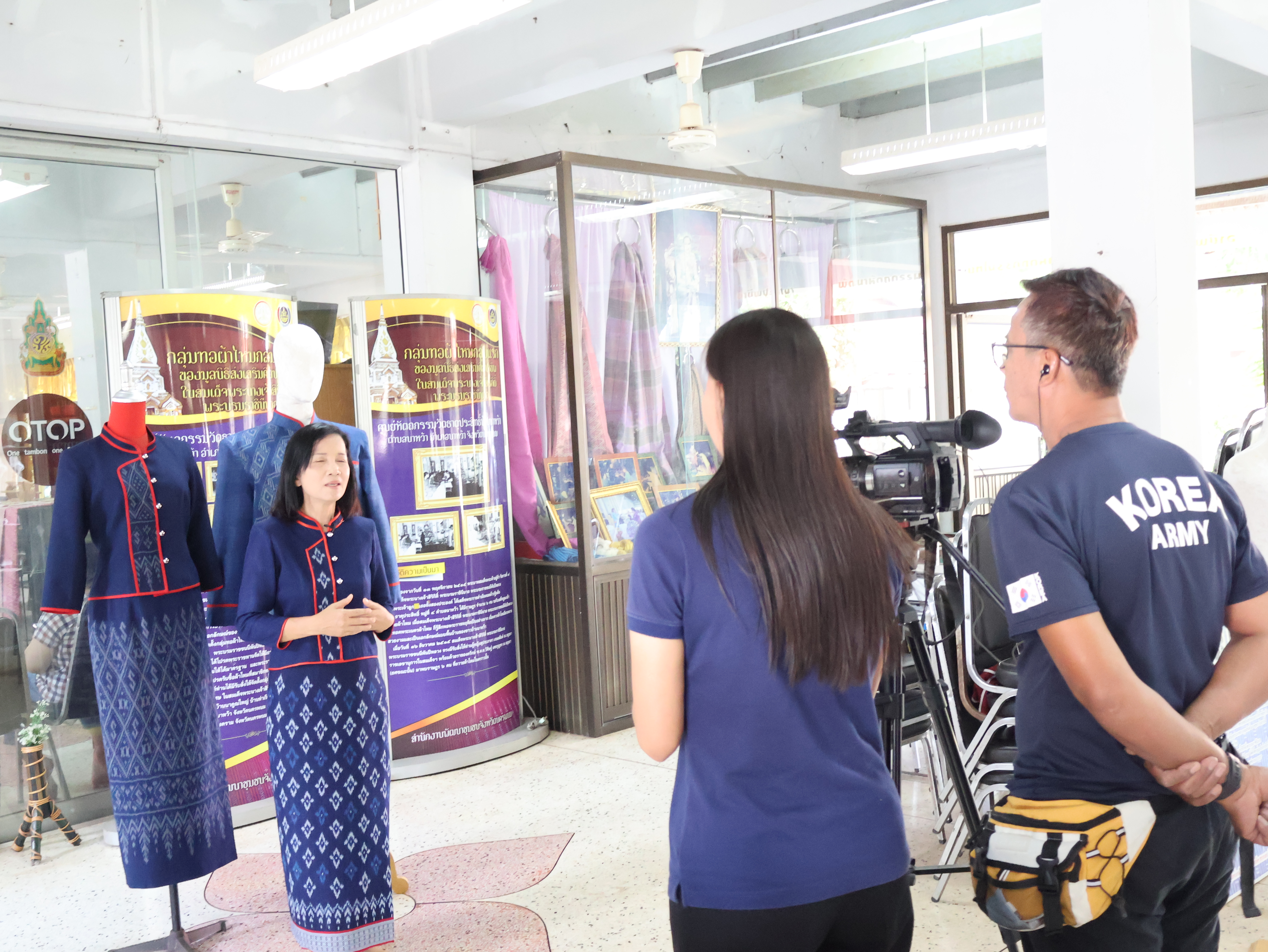 พช.นครพนม ให้สัมภาษณ์ในการถ่ายทำรายการ สถานีโทรทัศน์ NBT ส่วนกลาง โครงการสืบสานพระราชปณิธาน “นาหว้าโมเดล”