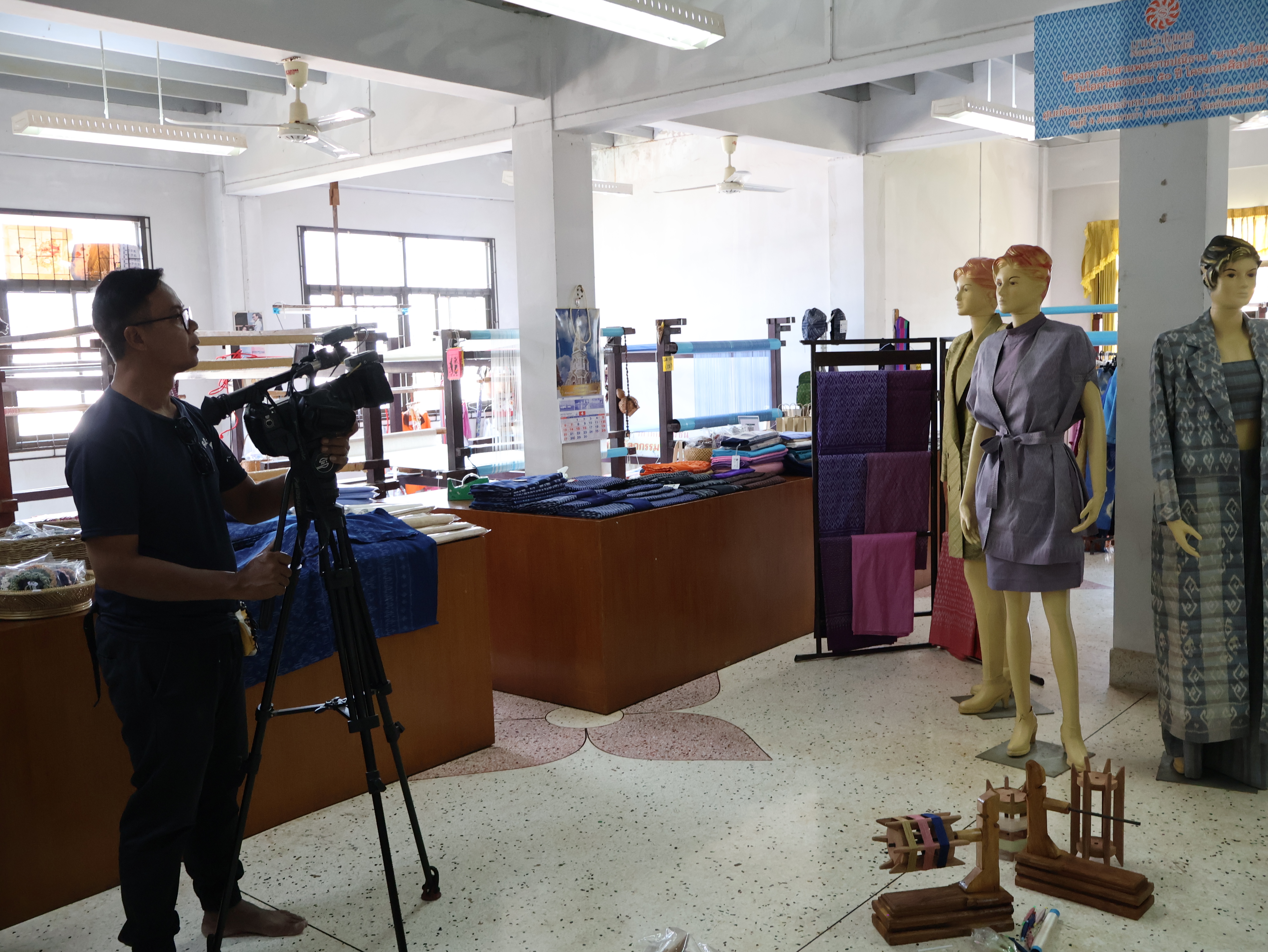 พช.นครพนม ให้สัมภาษณ์ในการถ่ายทำรายการ สถานีโทรทัศน์ NBT ส่วนกลาง โครงการสืบสานพระราชปณิธาน “นาหว้าโมเดล”