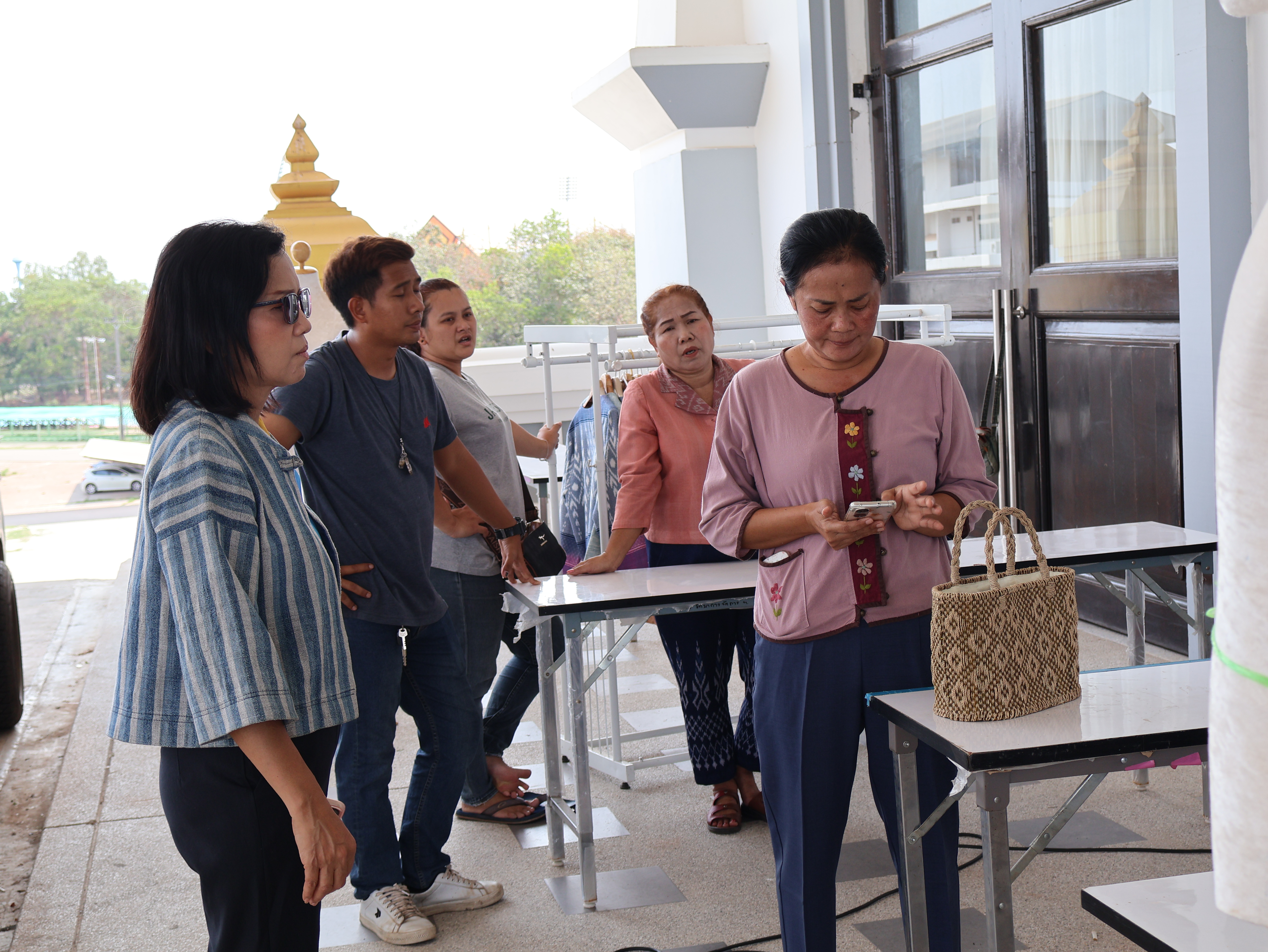 พช. นครพนม เตรียมความพร้อมสถานที่จัดแสดงผลิตภัณฑ์ OTOP เด่น จังหวัดนครพนม สำหรับต้อนรับนายกรัฐมนตรีพร้อมคณะ ในการประชุมคณะรัฐมนตรีอย่างเป็นทางการนอกสถานที่ ครั้งที่ 2/2568 ณ จังหวัดนครพนม