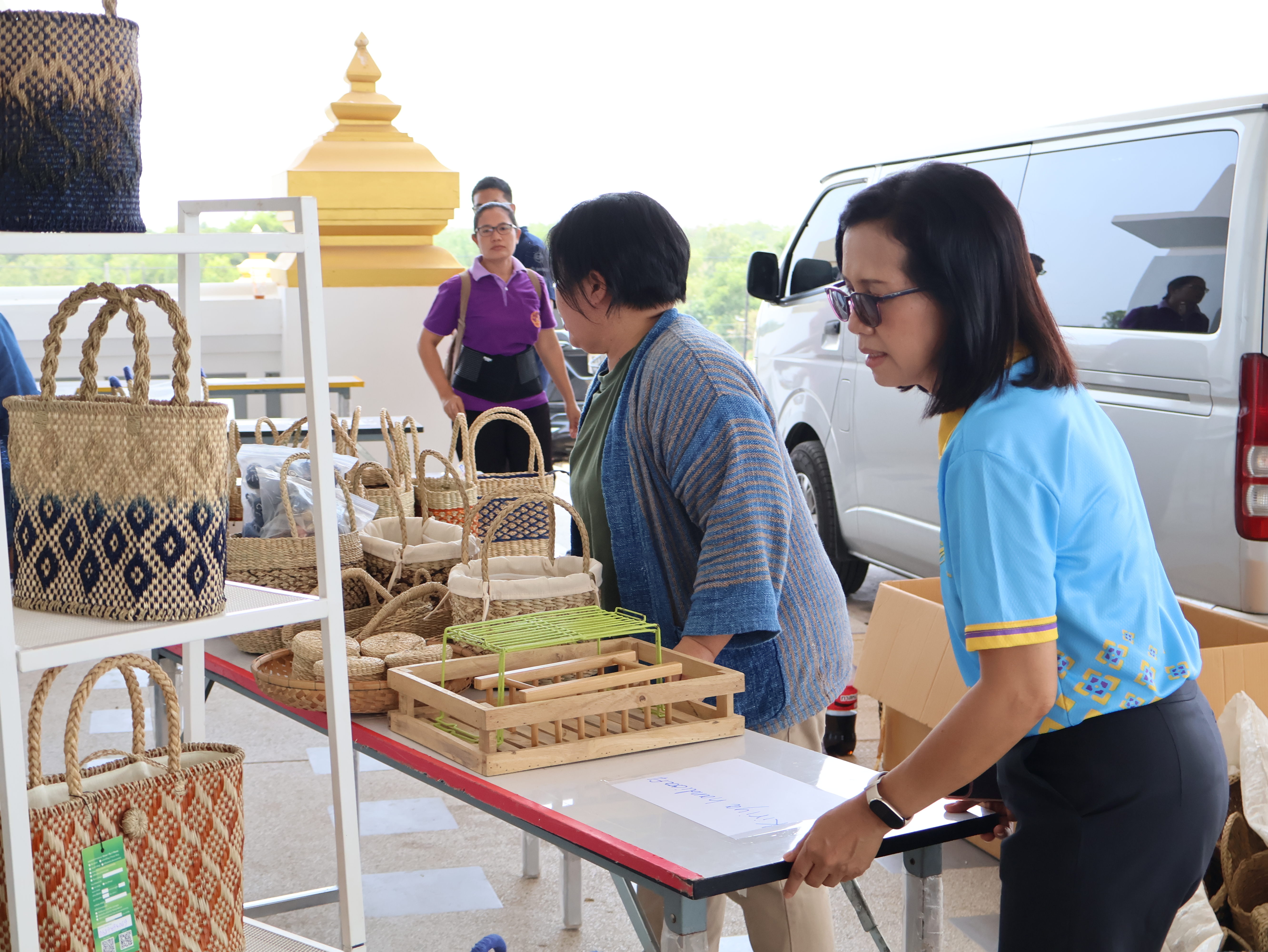 พช. นครพนม เตรียมความพร้อมสถานที่จัดแสดงผลิตภัณฑ์ OTOP เด่น จังหวัดนครพนม สำหรับต้อนรับนายกรัฐมนตรีพร้อมคณะ ในการประชุมคณะรัฐมนตรีอย่างเป็นทางการนอกสถานที่ ครั้งที่ 2/2568 ณ จังหวัดนครพนม