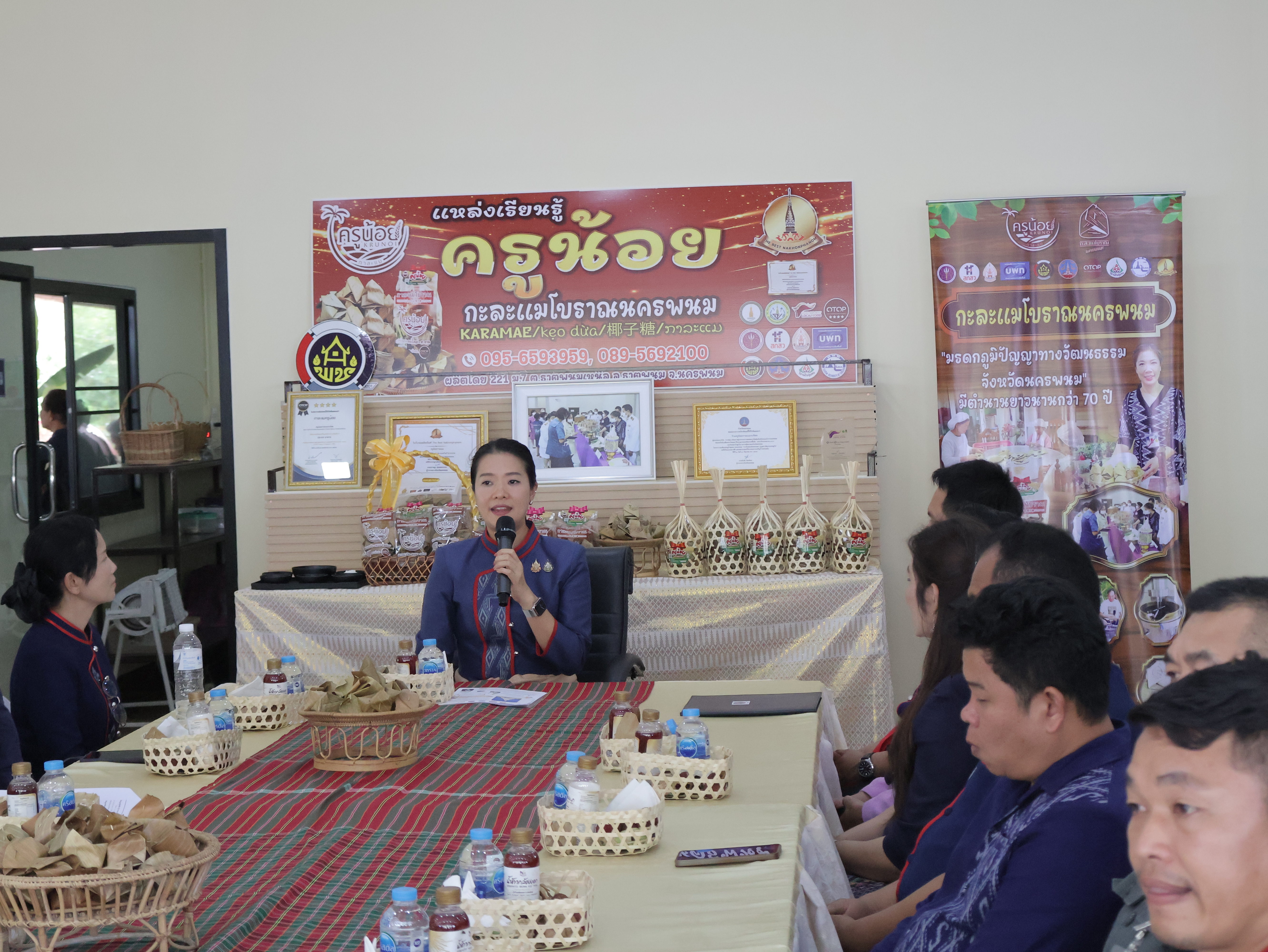 มท.4 ลงพื้นที่ตรวจเยี่ยมกลุ่มผู้ผลิตผู้ประกอบการ OTOP เด่น จังหวัดนครพนม