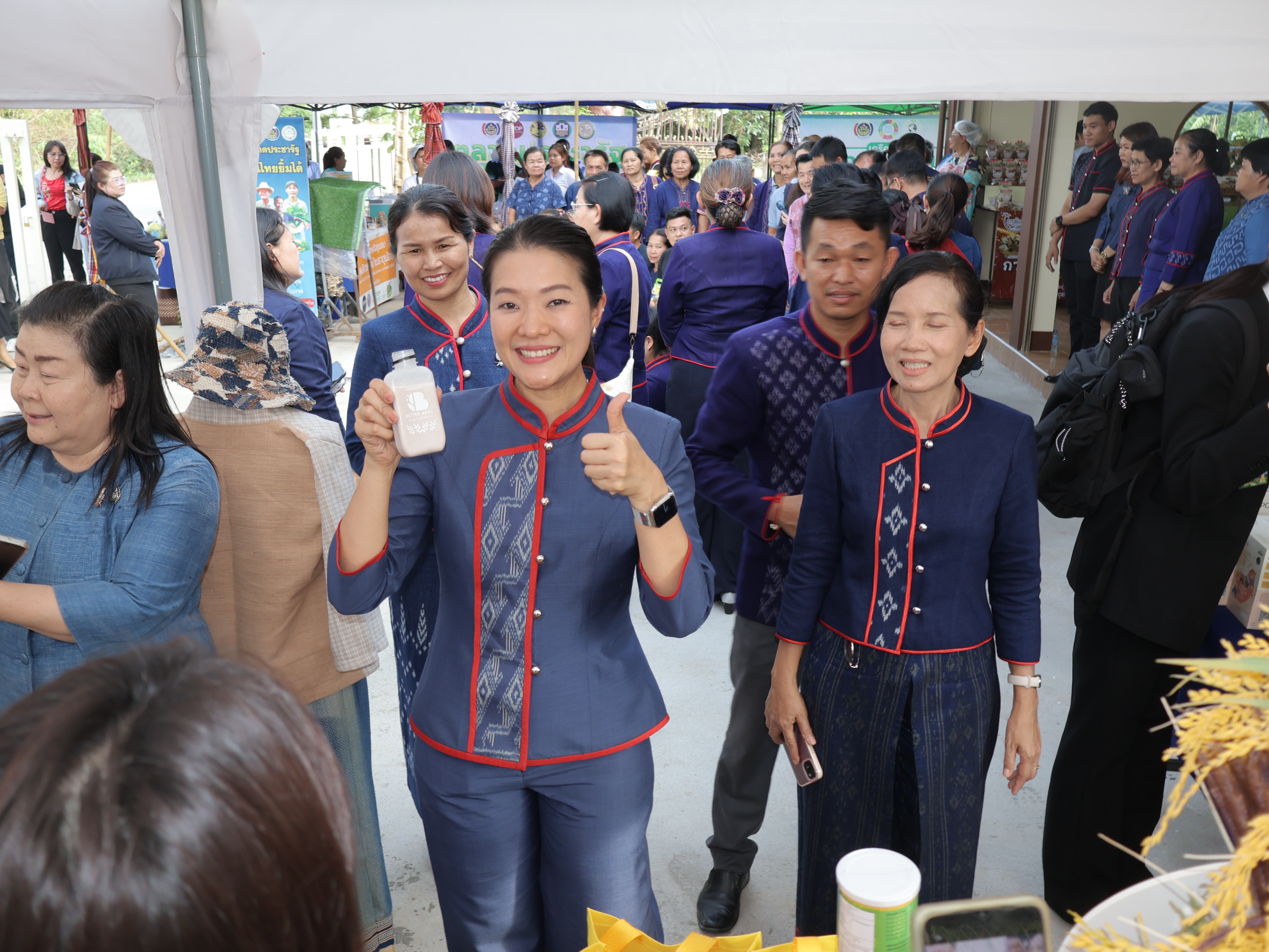 มท.4 ลงพื้นที่ตรวจเยี่ยมกลุ่มผู้ผลิตผู้ประกอบการ OTOP เด่น จังหวัดนครพนม