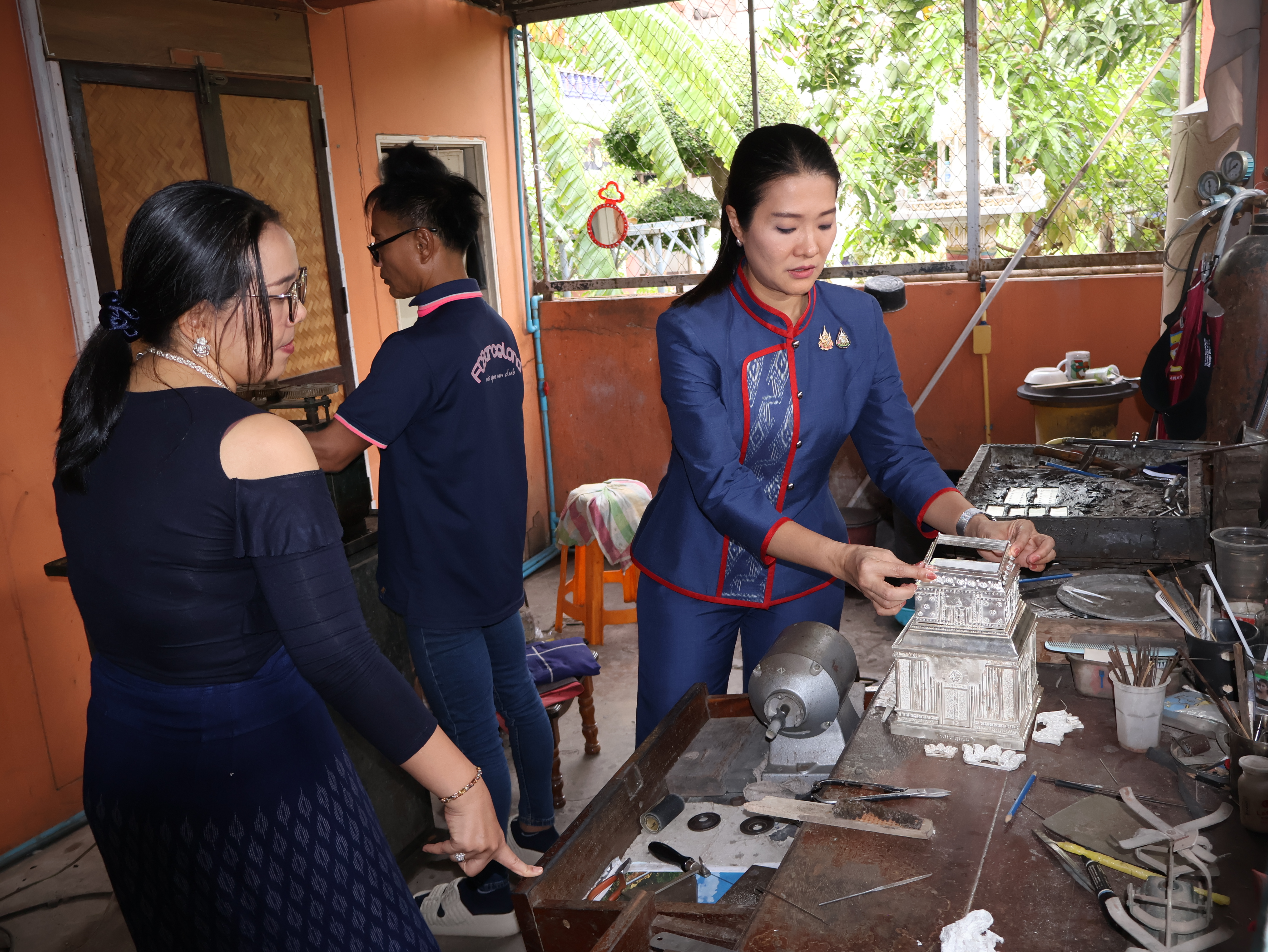 มท.4 ลงพื้นที่ตรวจเยี่ยมกลุ่มผู้ผลิตผู้ประกอบการ OTOP เด่น จังหวัดนครพนม