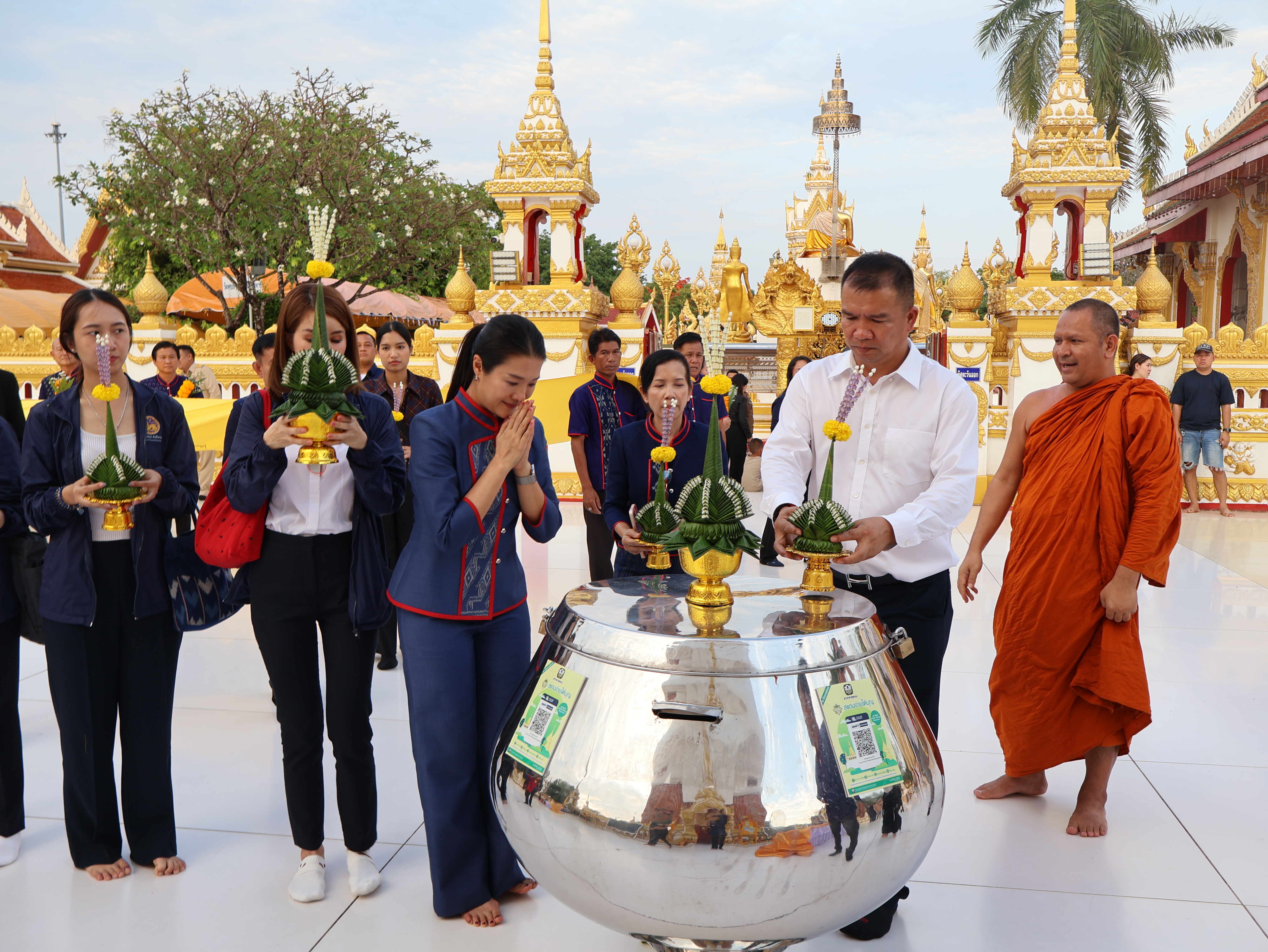 มท.4 ลงพื้นที่ตรวจเยี่ยมกลุ่มผู้ผลิตผู้ประกอบการ OTOP เด่น จังหวัดนครพนม