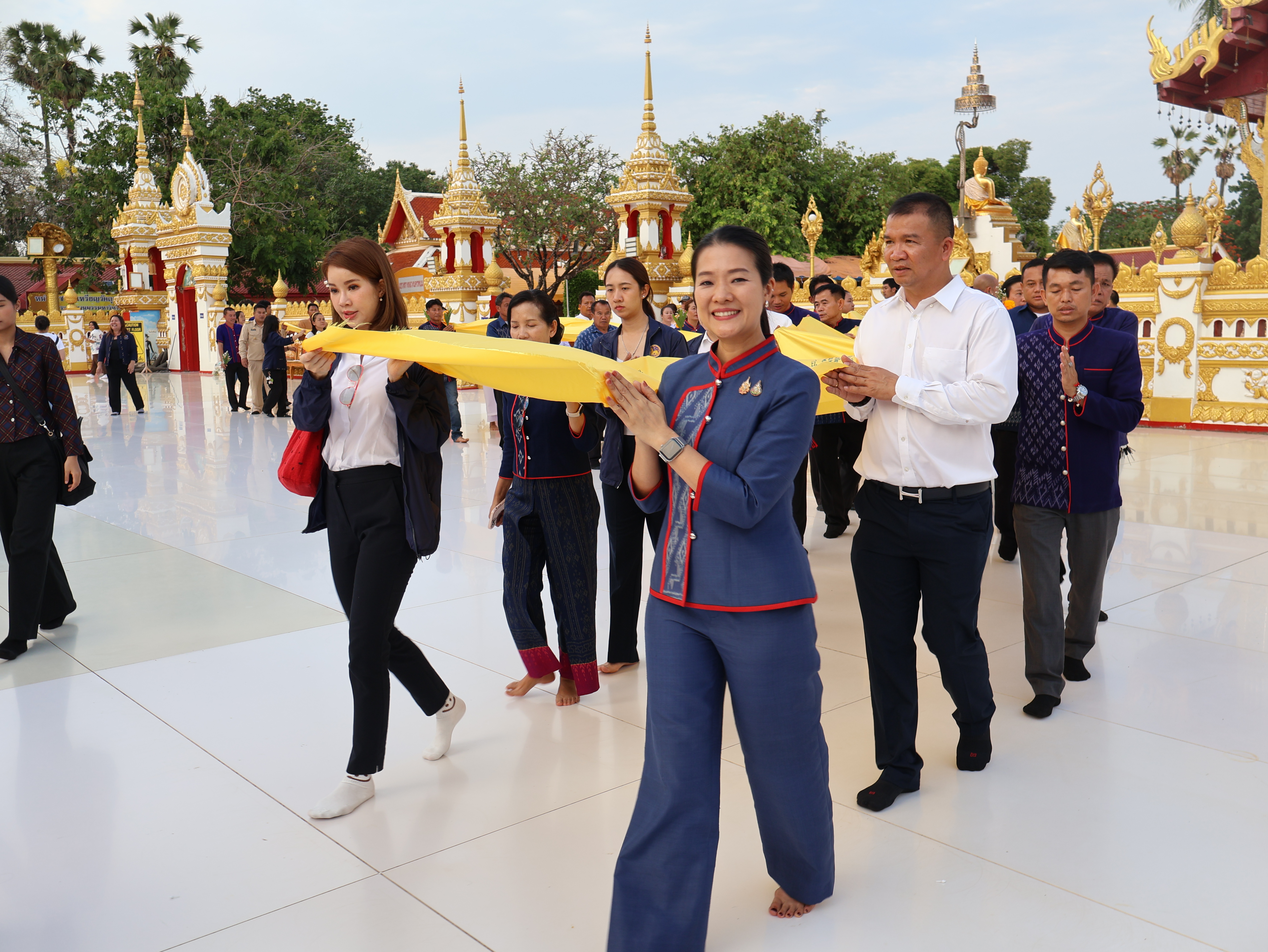 มท.4 ลงพื้นที่ตรวจเยี่ยมกลุ่มผู้ผลิตผู้ประกอบการ OTOP เด่น จังหวัดนครพนม