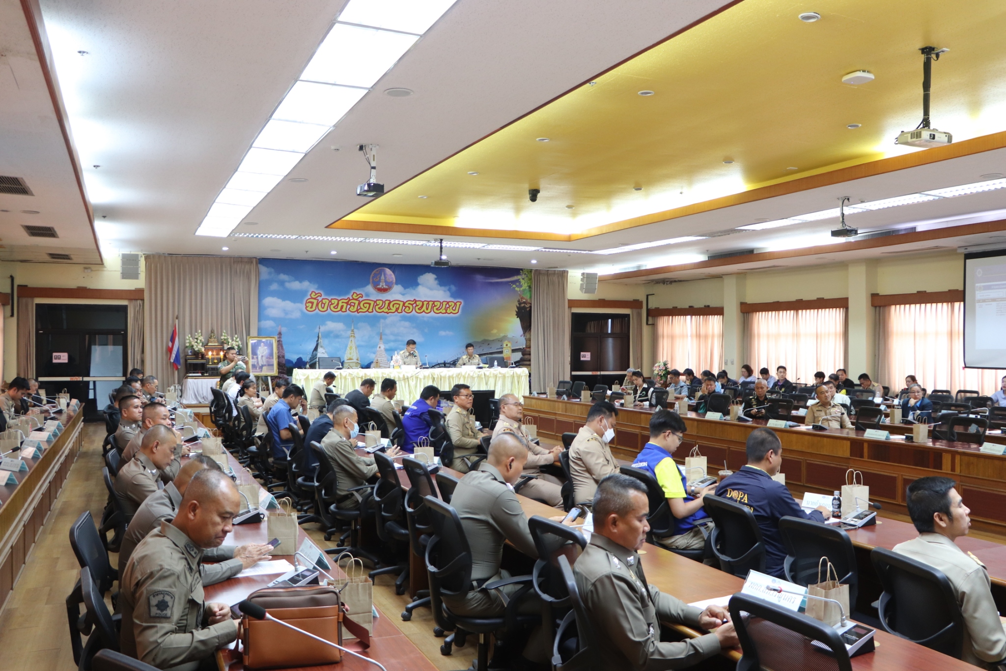 พช.นครพนม ร่วมประชุมคณะกรรมการศูนย์อำนวยการป้องกันและปราบปรามยาเสพติดจังหวัดนครพนม ประจำเดือนเมษายน 2568