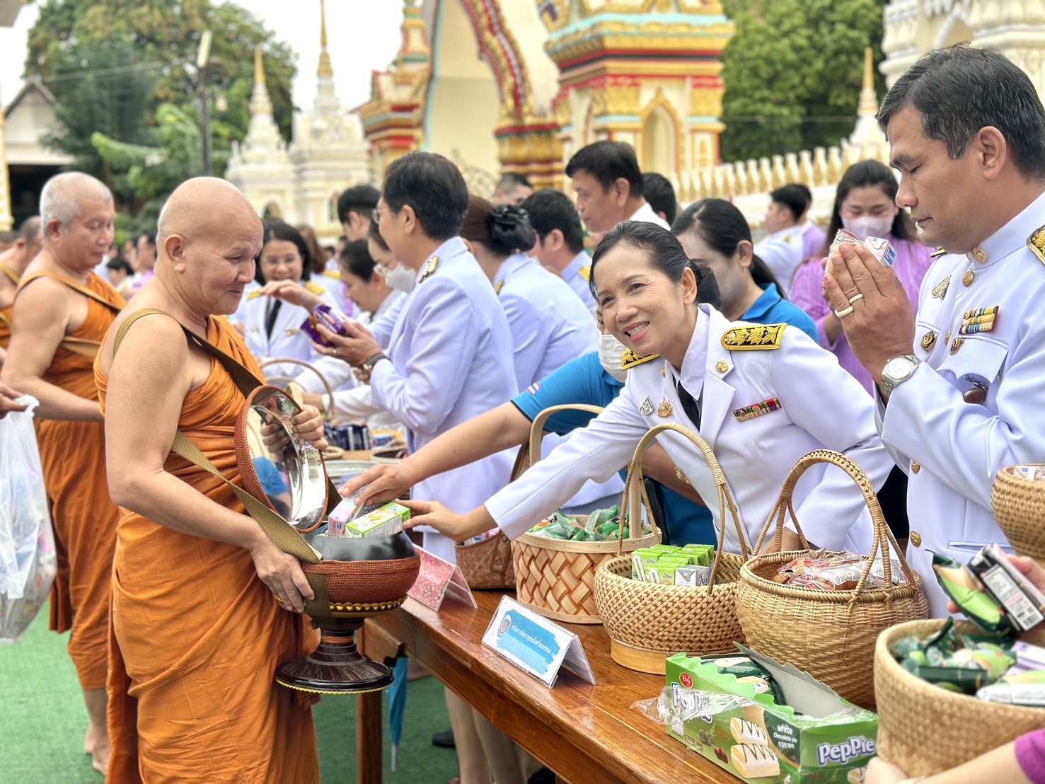 พช.นครพนม ร่วมพิธีทำบุญตักบาตรถวายเป็นพระราชกุศล กิจกรรมเฉลิมพระเกียรติสมเด็จพระนางเจ้า ฯ พระบรมราชินี เนื่องในโอกาสวันเฉลิมพระชนมพรรษา 3 มิถุนายน 2568