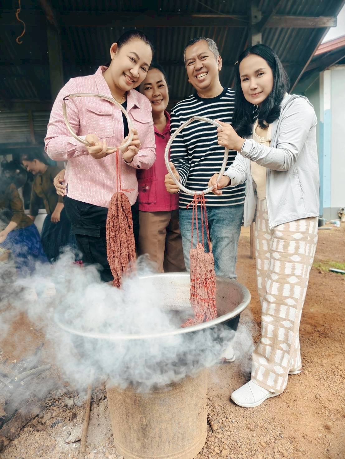 พช.นครพนม: ร่วมกิจกรรมสนับสนุนโครงการส่งเสริมกระบวนการเครือข่ายองค์ความรู้ (Khowledge – Based OTOP : KBO)