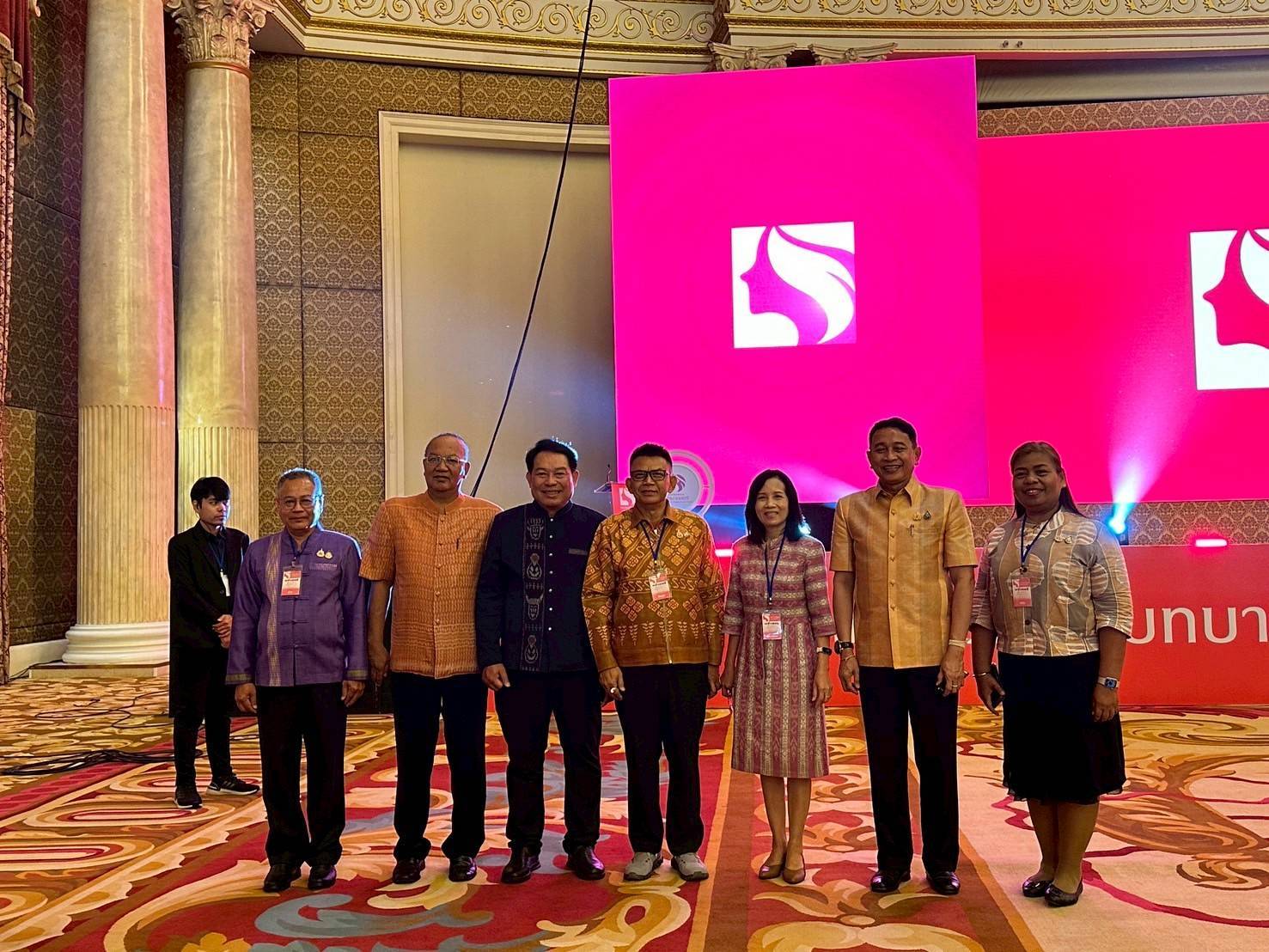 นครพนม นำทีมสตรี ร่วมงาน “พลังสตรีเพื่อการพัฒนา เสริมสร้างโอกาส สร้างอนาคต”