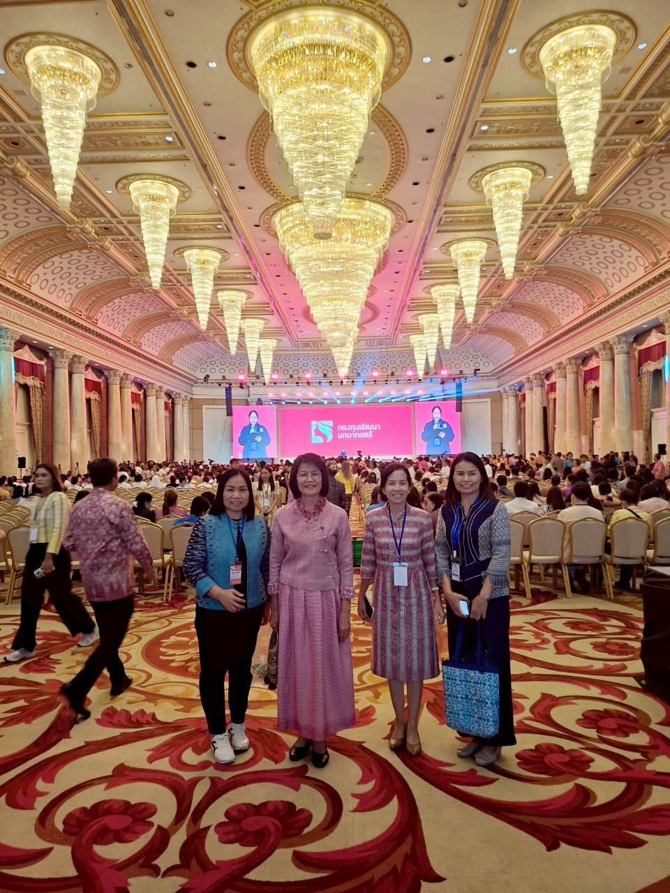 นครพนม นำทีมสตรี ร่วมงาน “พลังสตรีเพื่อการพัฒนา เสริมสร้างโอกาส สร้างอนาคต”