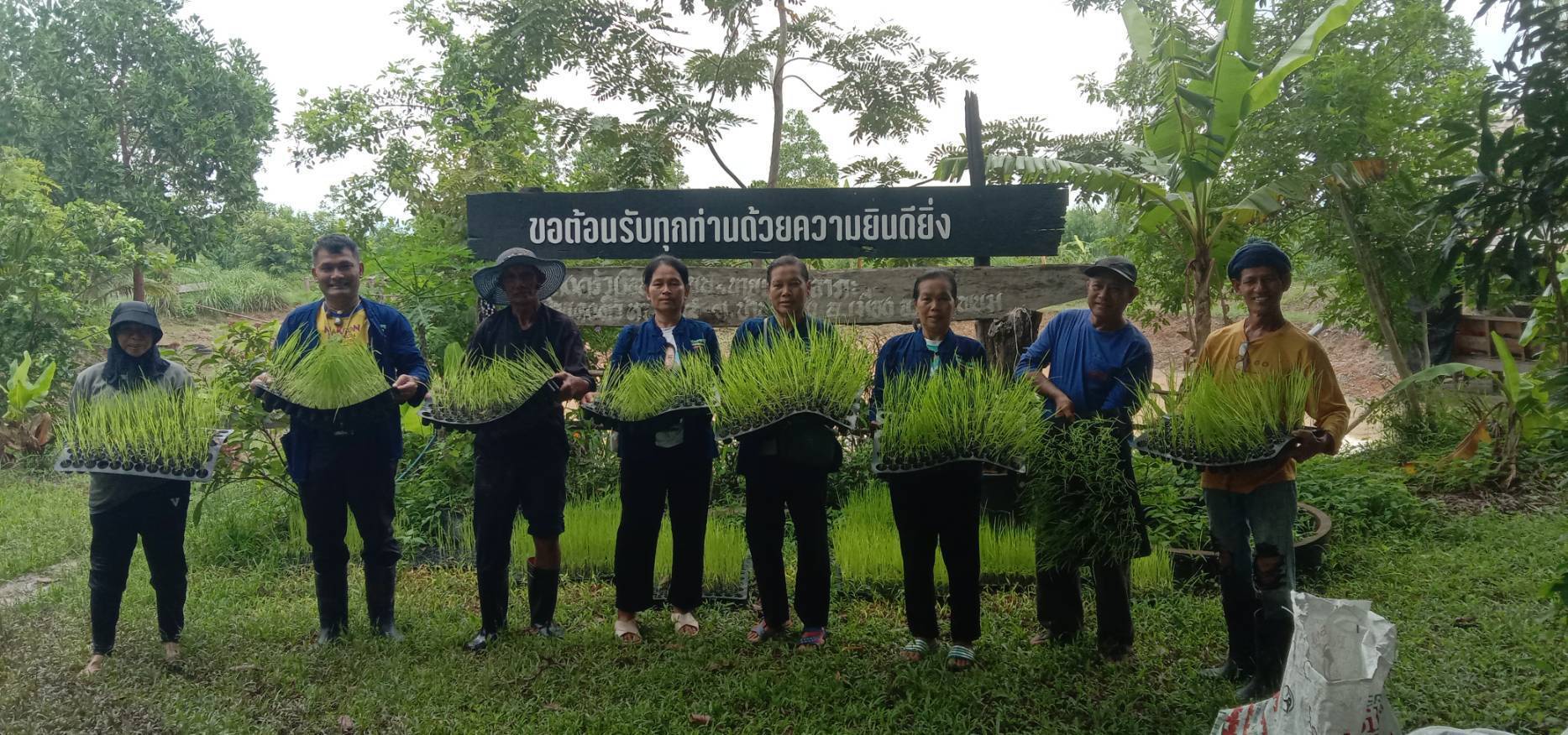 พช. นครพนม ร่วมกิจกรรมเอามื้อสามัคคีกับเครือข่าย โคก หนอง นา อำเภอเมืองนครพนม จังหวัดนครพนม