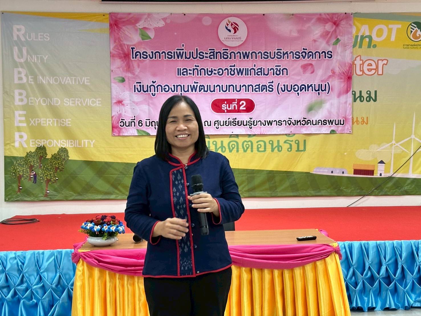 พช.นครพนม ร่วมกับกพสจ.นครพนม ดำเนินโครงการเพิ่มประสิทธิภาพการบริหารจัดการและทักษะอาชีพ แก่สมาชิกเงินกู้กองทุนพัฒนาบทบาทสตรี