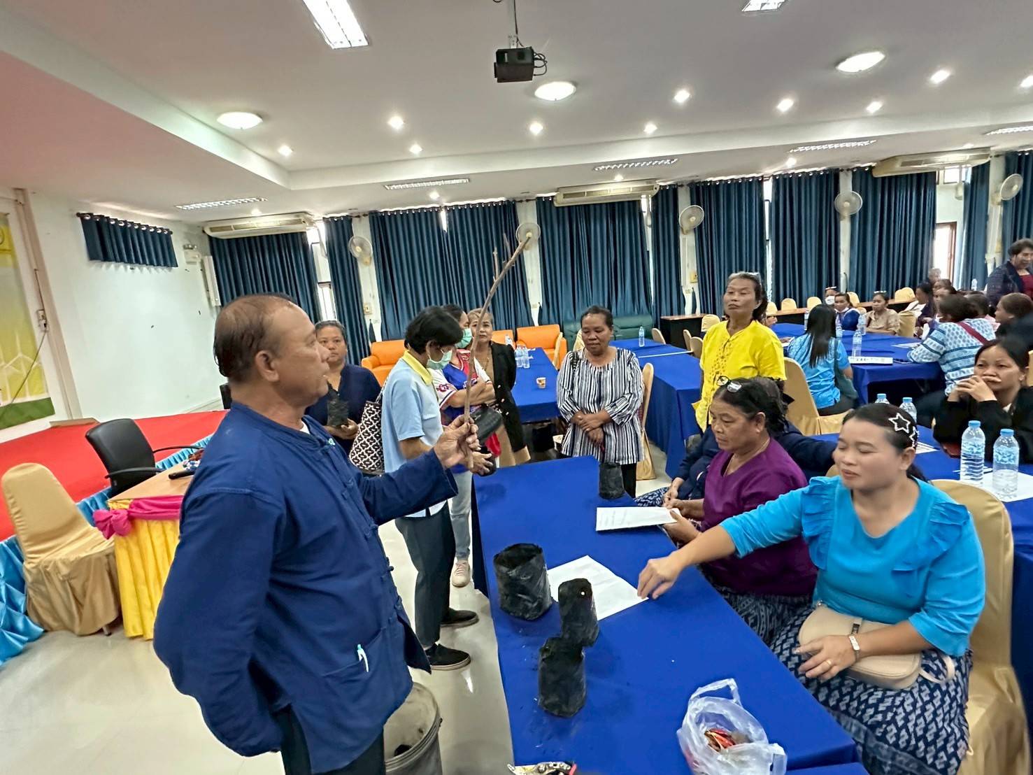 พช.นครพนม ร่วมกับกพสจ.นครพนม ดำเนินโครงการเพิ่มประสิทธิภาพการบริหารจัดการและทักษะอาชีพ แก่สมาชิกเงินกู้กองทุนพัฒนาบทบาทสตรี