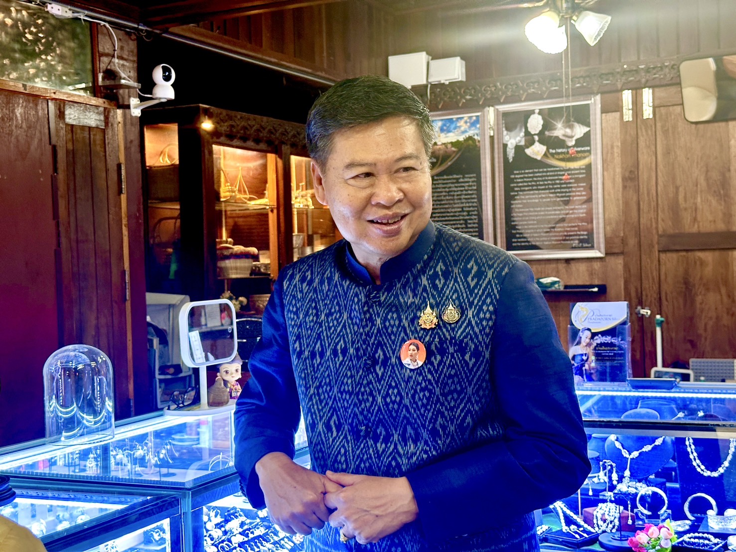 รองอธิบดี พช.เยี่ยมชมผลิตภัณฑ์ OTOP ส่งเสริมผู้ประกอบการสร้างสรรค์ของฝากของระลึกพรีเมี่ยม ประจำจังหวัด
