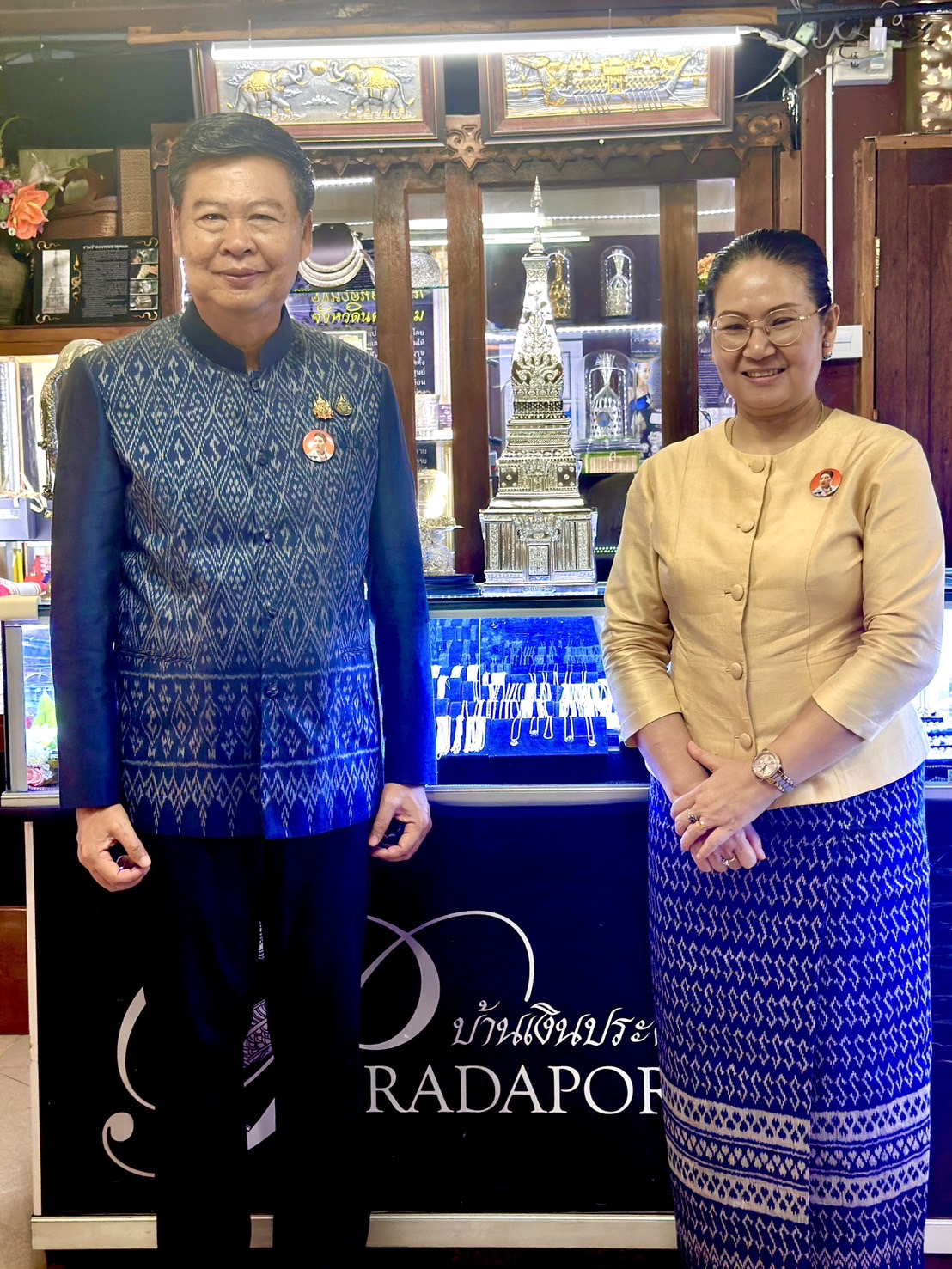 รองอธิบดี พช.เยี่ยมชมผลิตภัณฑ์ OTOP ส่งเสริมผู้ประกอบการสร้างสรรค์ของฝากของระลึกพรีเมี่ยม ประจำจังหวัด