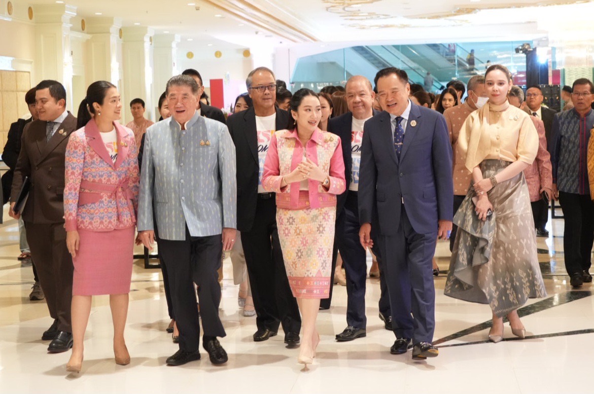 นครพนม นำทีมสตรี ร่วมงาน “พลังสตรีเพื่อการพัฒนา เสริมสร้างโอกาส สร้างอนาคต”