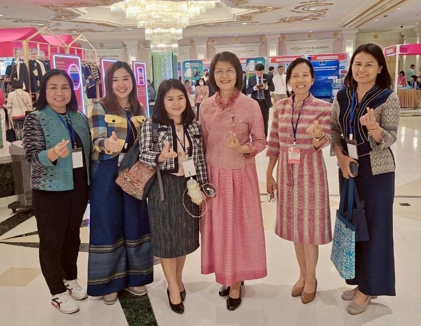 นครพนม นำทีมสตรี ร่วมงาน “พลังสตรีเพื่อการพัฒนา เสริมสร้างโอกาส สร้างอนาคต”